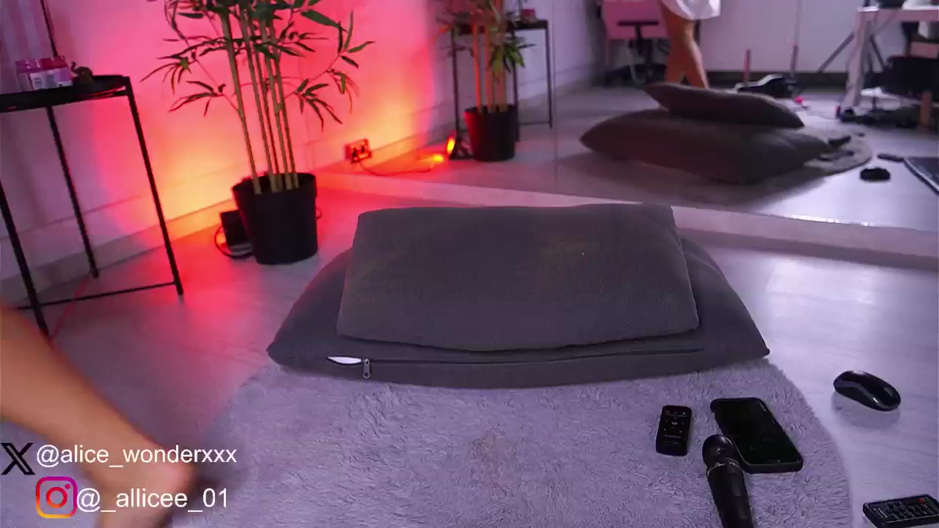 Gallery image thumbnail from VanesaSimon's myfreecams stream on, 03/17/2025, 10:08 image 10 of 20
