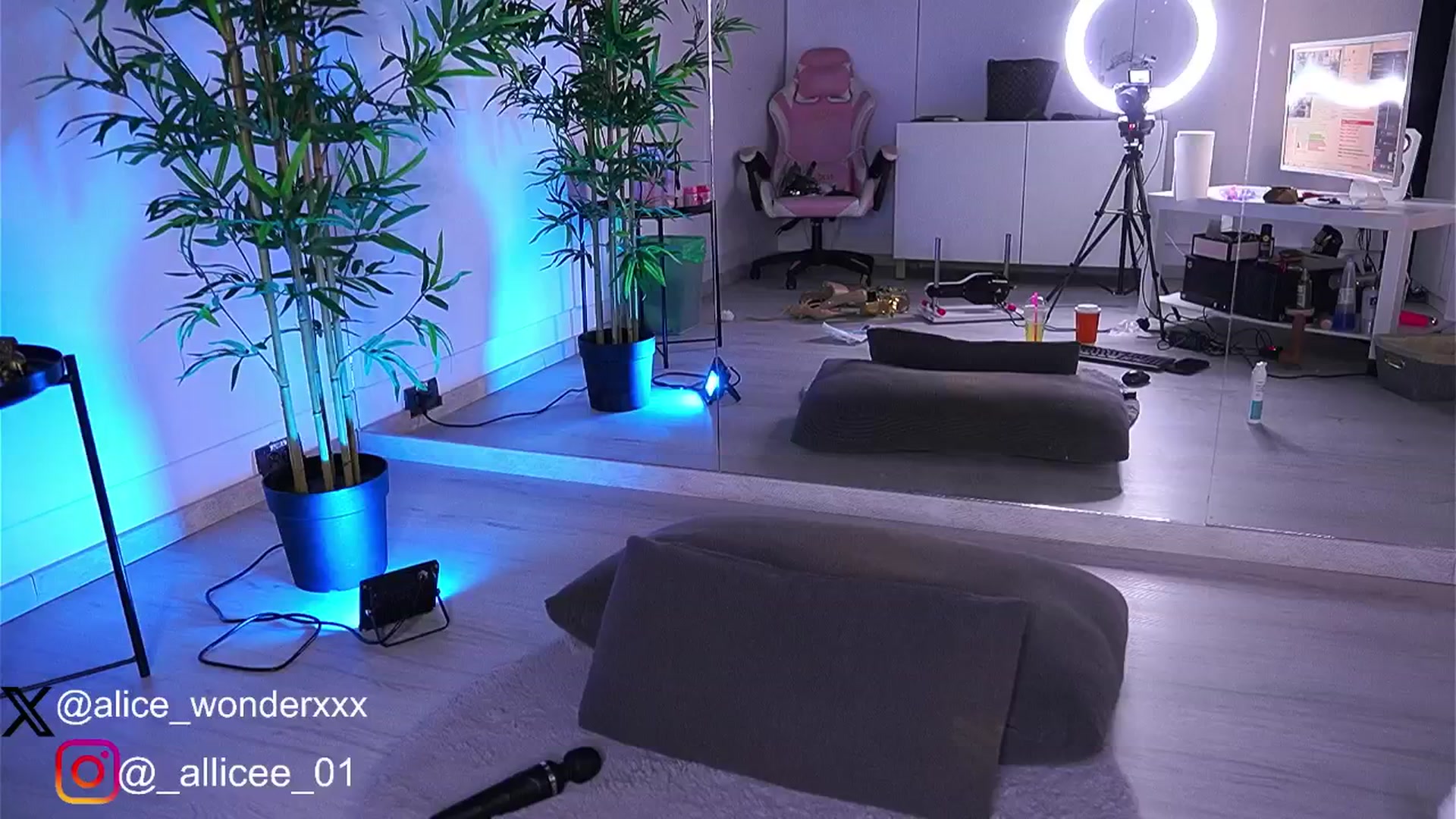 Gallery image thumbnail from VanesaSimon's myfreecams stream on, 03/20/2025, 12:00 image 3 of 20