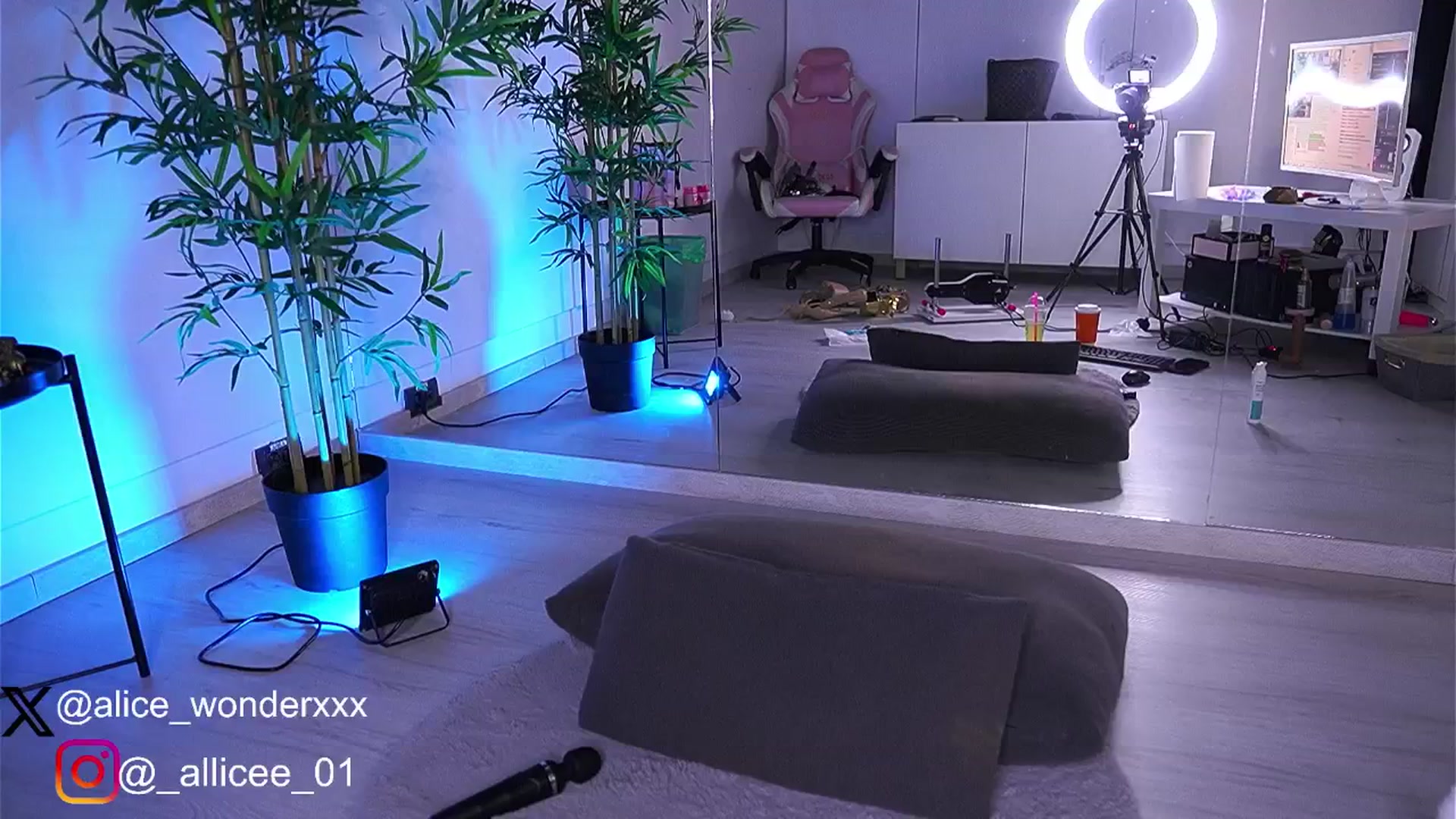 Gallery image thumbnail from VanesaSimon's myfreecams stream on, 03/20/2025, 12:00 image 5 of 20