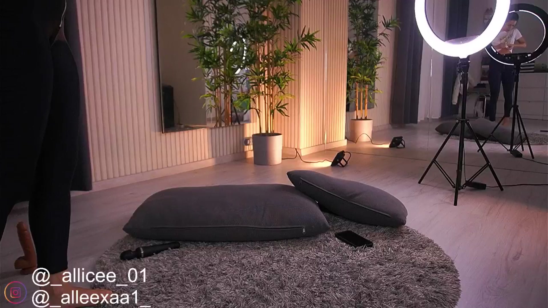 Gallery image thumbnail from VanesaSimon's myfreecams stream on, 03/29/2025, 14:02 image 17 of 20