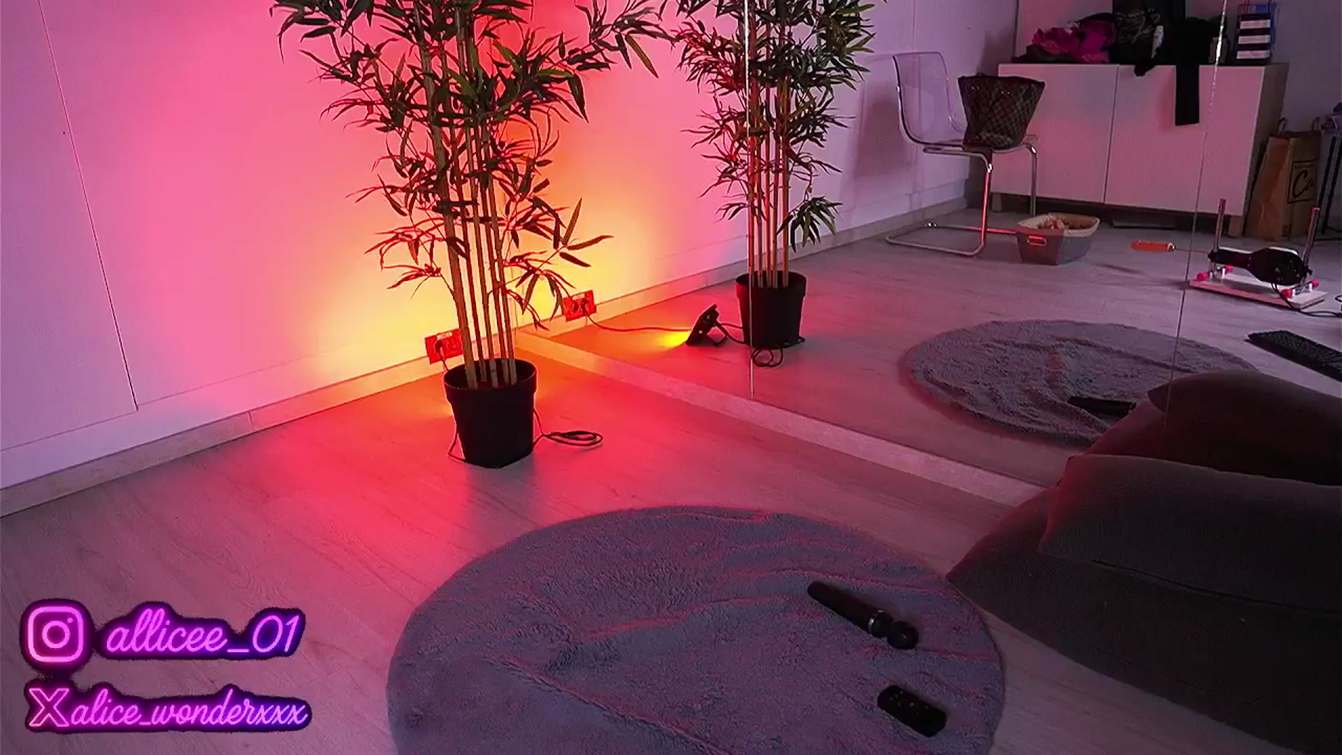 Gallery image thumbnail from VanesaSimon's myfreecams stream on, 04/23/2025, 08:47 image 9 of 20