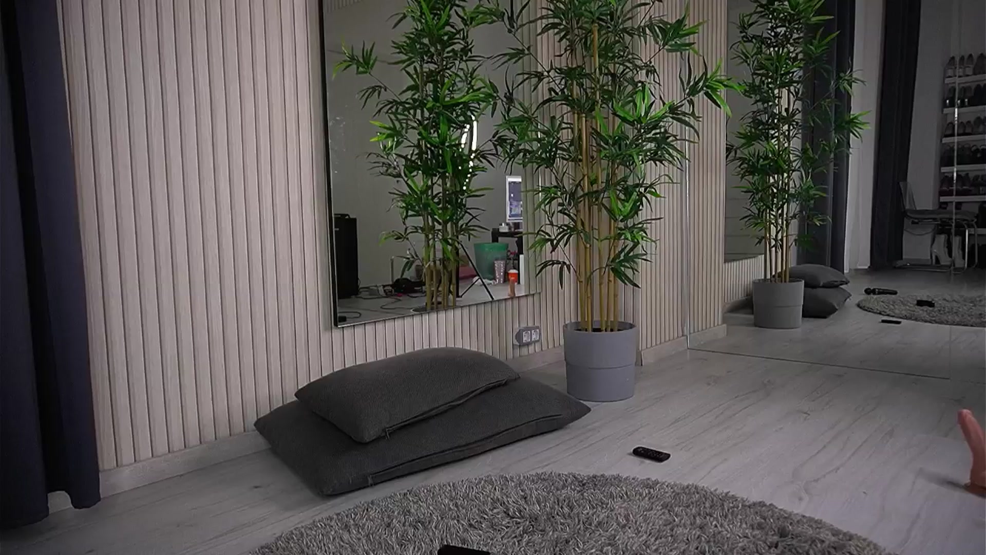 Gallery image thumbnail from VanesaSimon's myfreecams stream on, 04/25/2025, 12:24 image 10 of 20