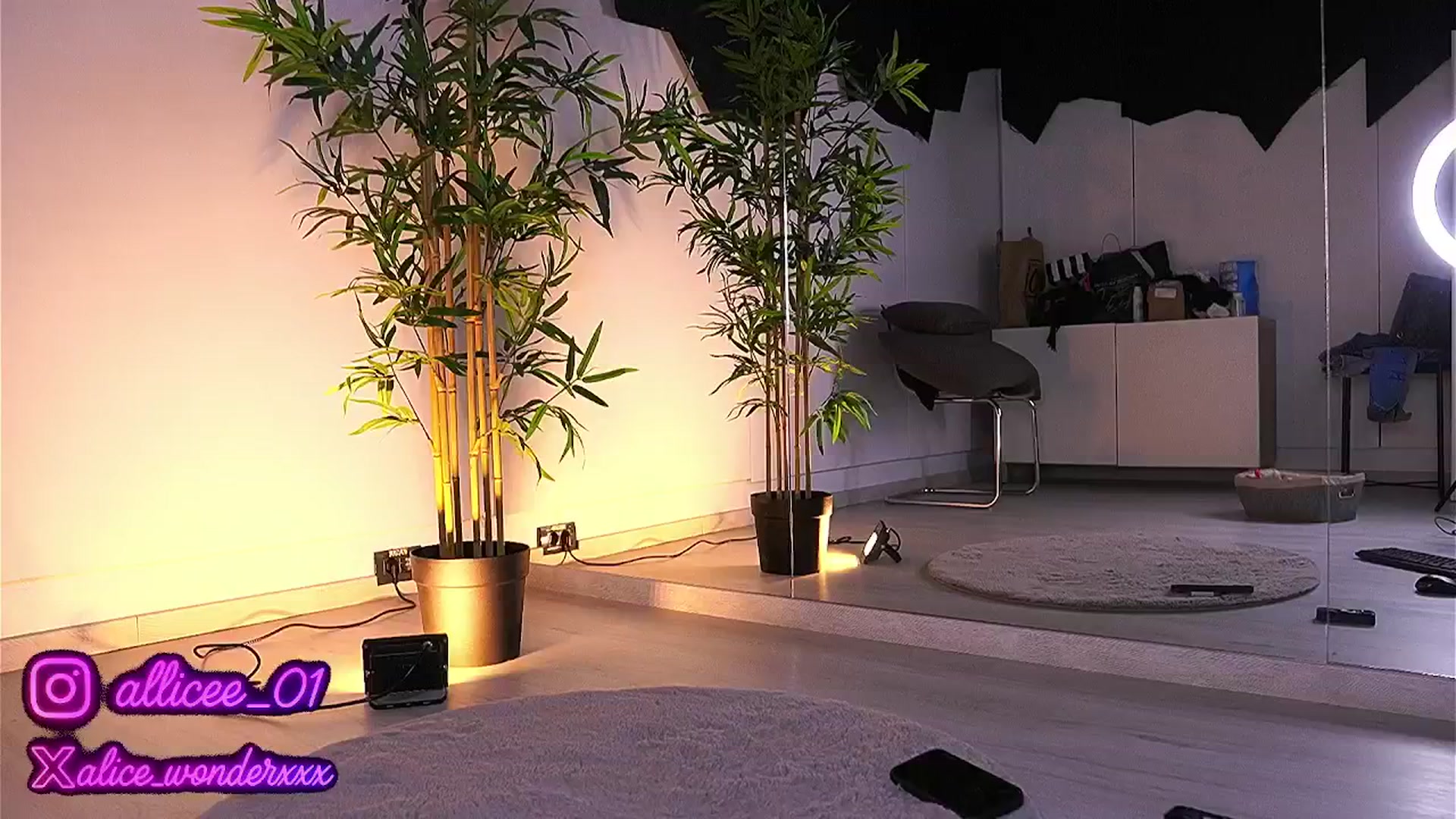 Gallery image thumbnail from VanesaSimon's myfreecams stream on, 04/28/2025, 06:04 image 4 of 20