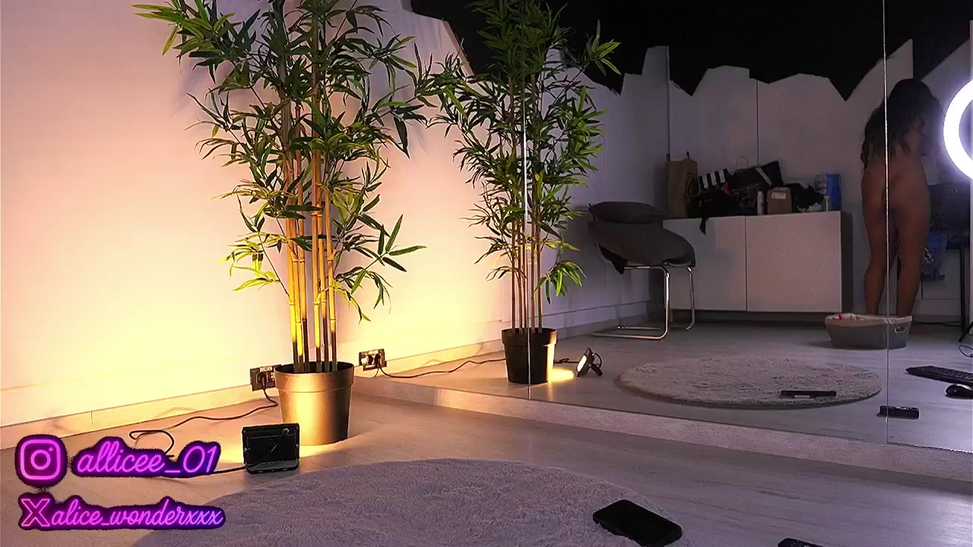 Gallery image thumbnail from VanesaSimon's myfreecams stream on, 04/28/2025, 06:04 image 3 of 20