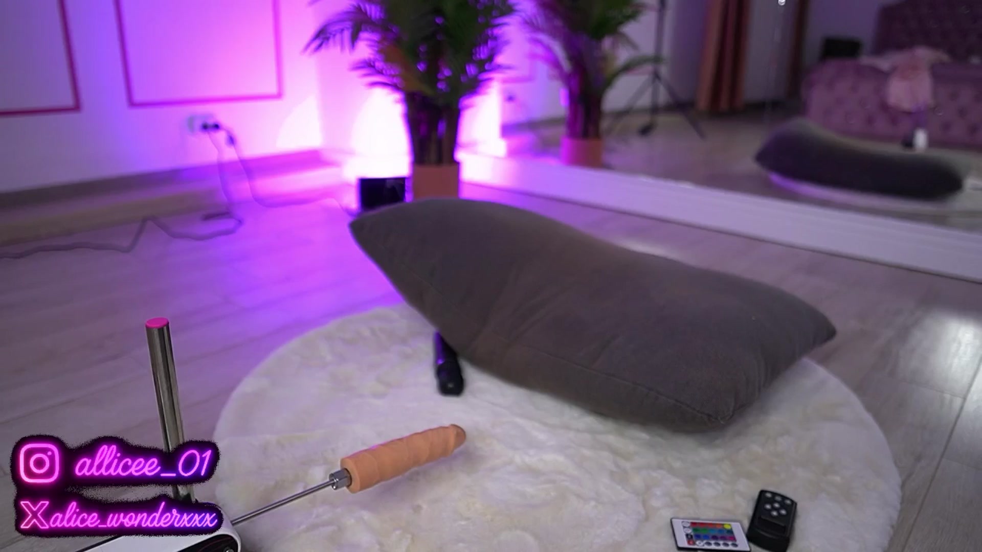 Gallery image thumbnail from VanesaSimon's myfreecams stream on, 05/05/2025, 09:54 image 11 of 20