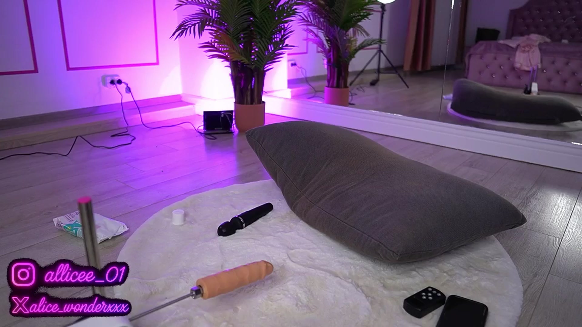 Gallery image thumbnail from VanesaSimon's myfreecams stream on, 05/05/2025, 09:54 image 9 of 20