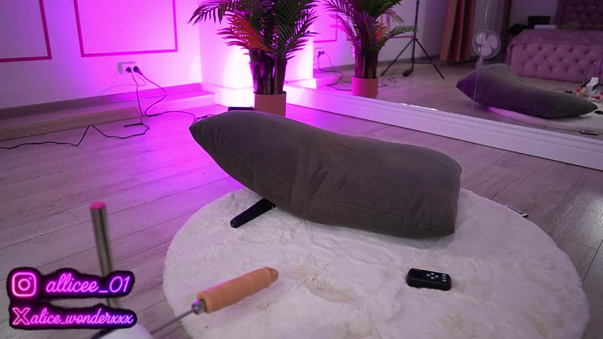 Gallery image thumbnail from VanesaSimon's myfreecams stream on, 05/06/2025, 10:01 image 11 of 20