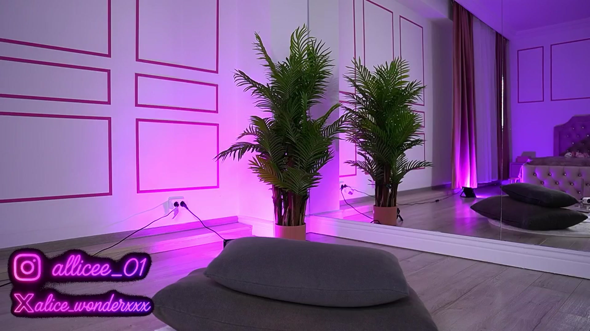 Gallery image thumbnail from VanesaSimon's myfreecams stream on, 05/16/2025, 10:04 image 19 of 20