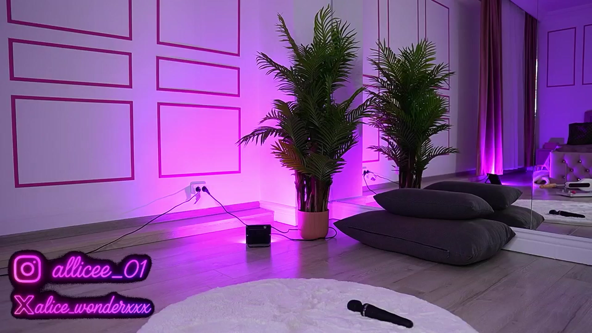 Gallery image thumbnail from VanesaSimon's myfreecams stream on, 05/18/2025, 07:12 image 19 of 20