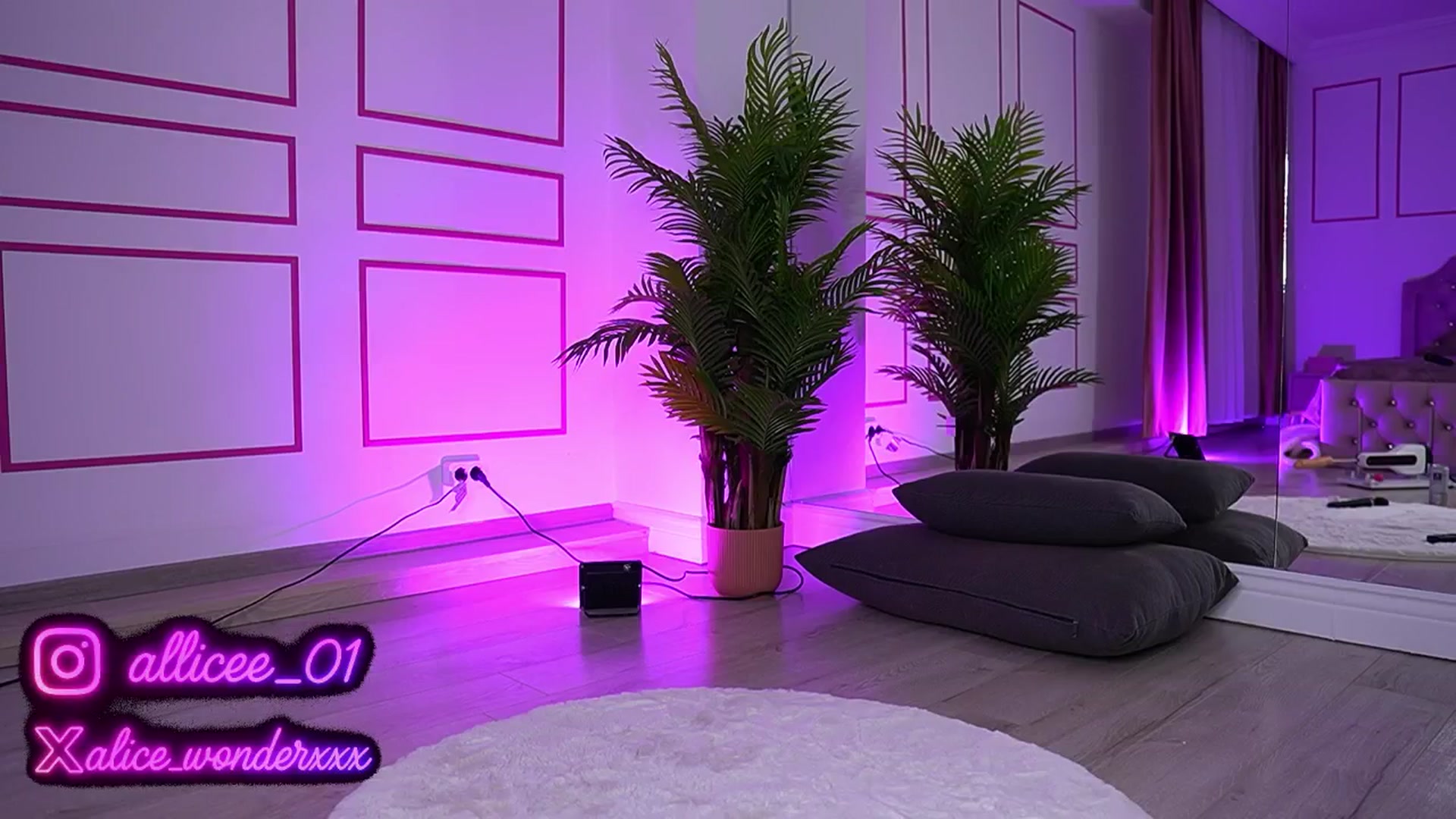 Gallery image thumbnail from VanesaSimon's myfreecams stream on, 05/19/2025, 05:30 image 19 of 20