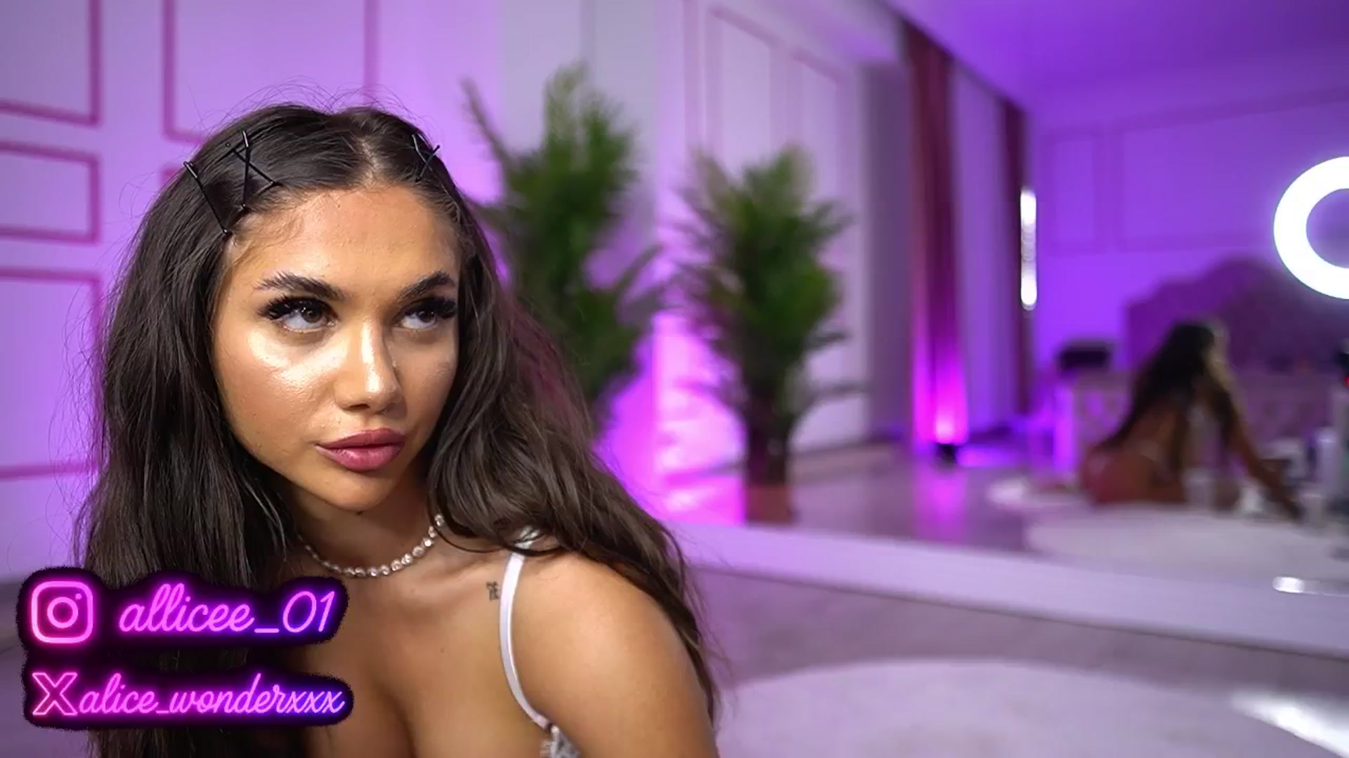 Gallery image thumbnail from VanesaSimon's myfreecams stream on, 05/20/2025, 06:43 image 16 of 20