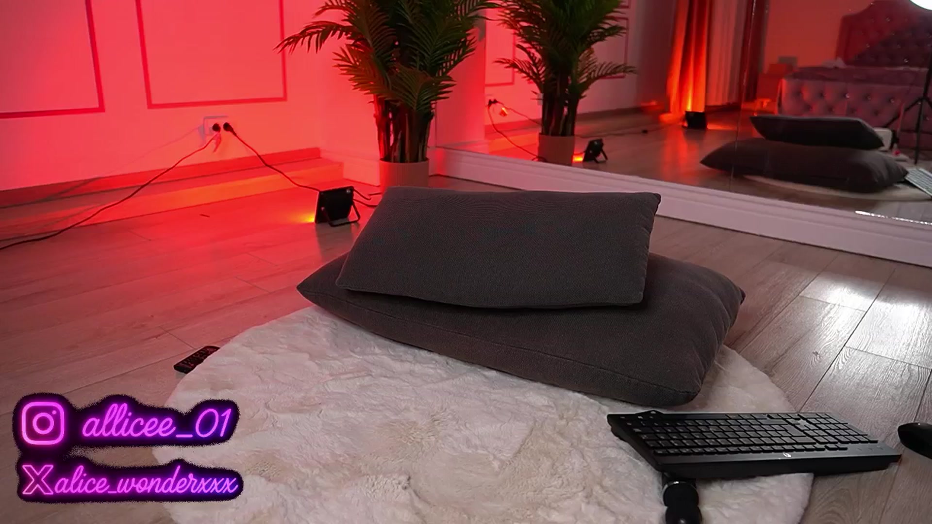 Gallery image thumbnail from VanesaSimon's myfreecams stream on, 05/21/2025, 09:09 image 8 of 20