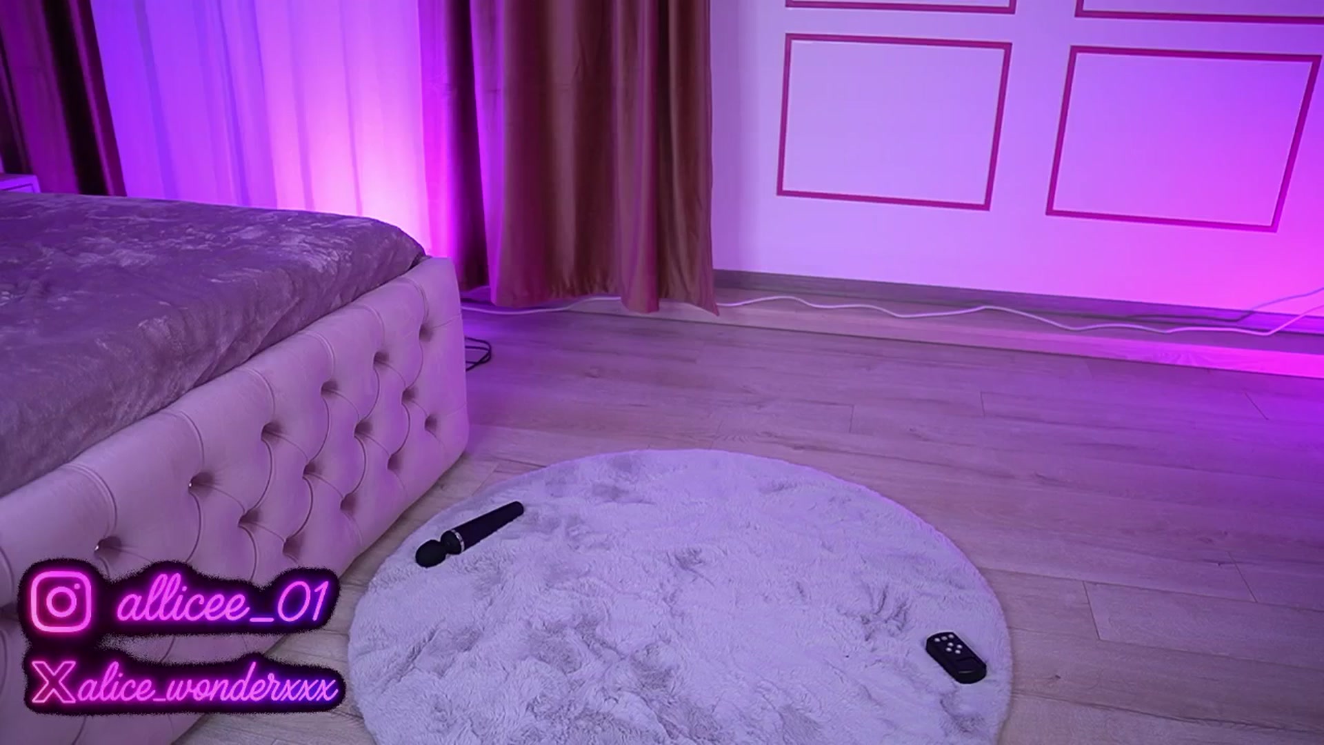 Gallery image thumbnail from VanesaSimon's myfreecams stream on, 05/24/2025, 10:32 image 4 of 20