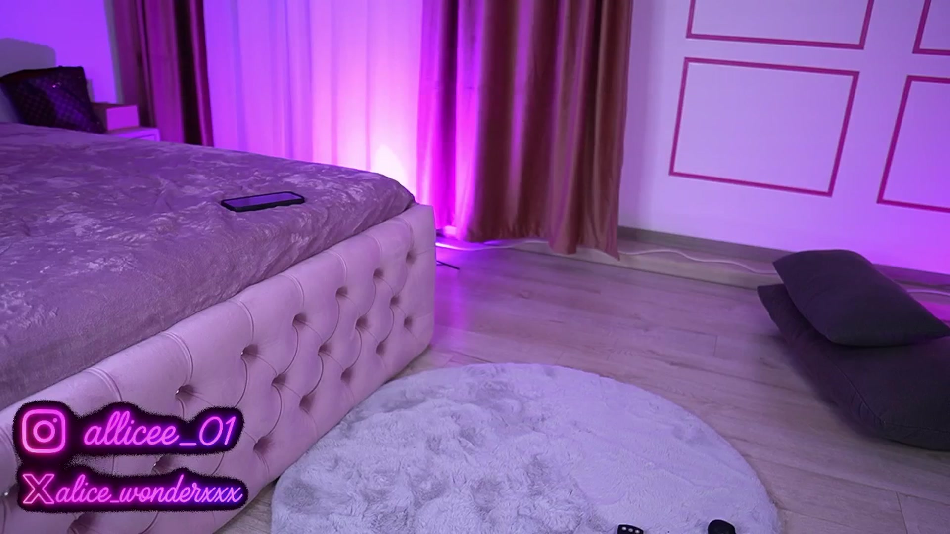 Gallery image thumbnail from VanesaSimon's myfreecams stream on, 05/24/2025, 10:32 image 14 of 20