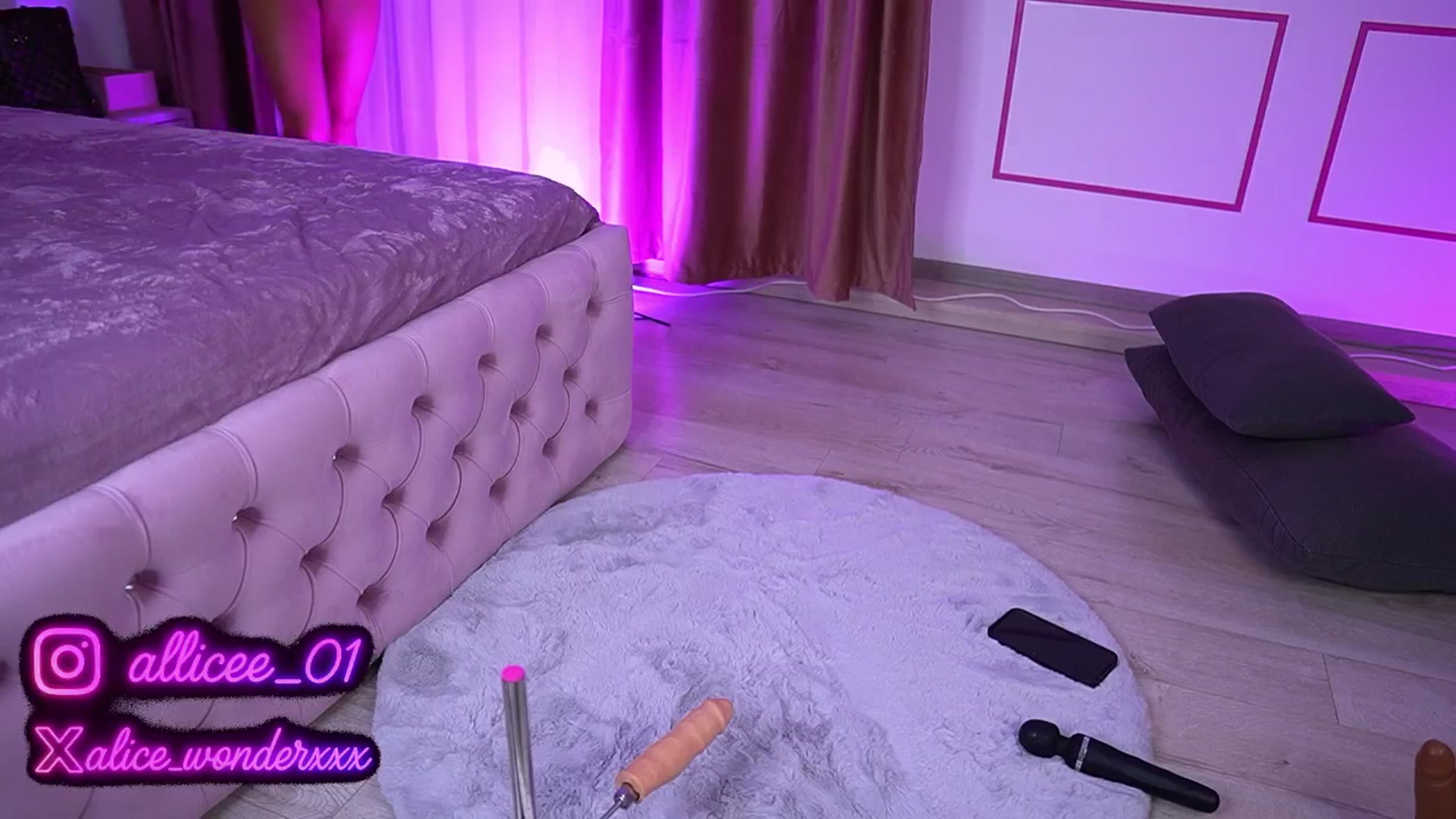 Gallery image thumbnail from VanesaSimon's myfreecams stream on, 05/24/2025, 10:32 image 15 of 20
