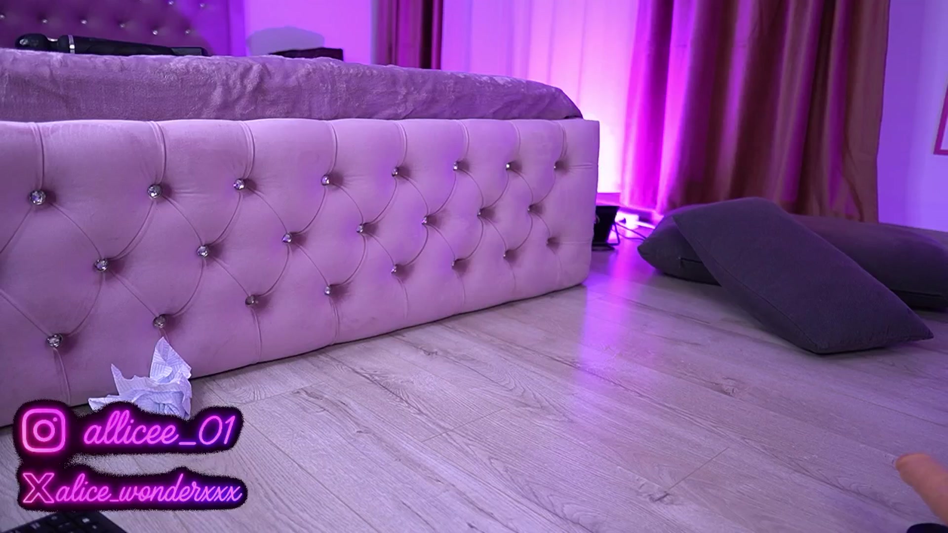 Gallery image thumbnail from VanesaSimon's myfreecams stream on, 05/24/2025, 10:32 image 20 of 20