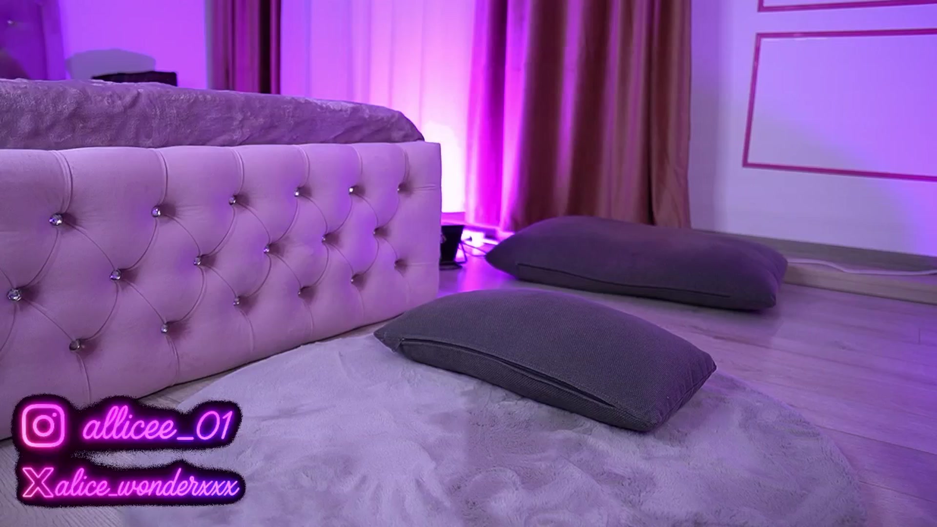 Gallery image thumbnail from VanesaSimon's myfreecams stream on, 05/24/2025, 12:29 image 6 of 20