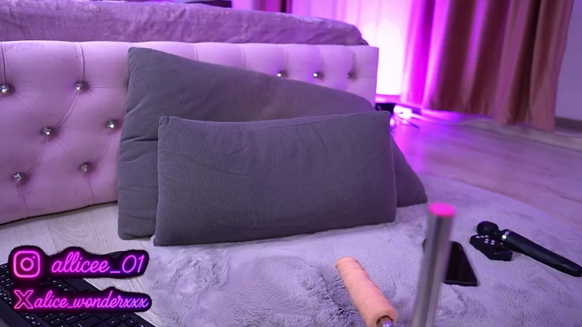 Gallery image thumbnail from VanesaSimon's myfreecams stream on, 05/24/2025, 12:29 image 13 of 20