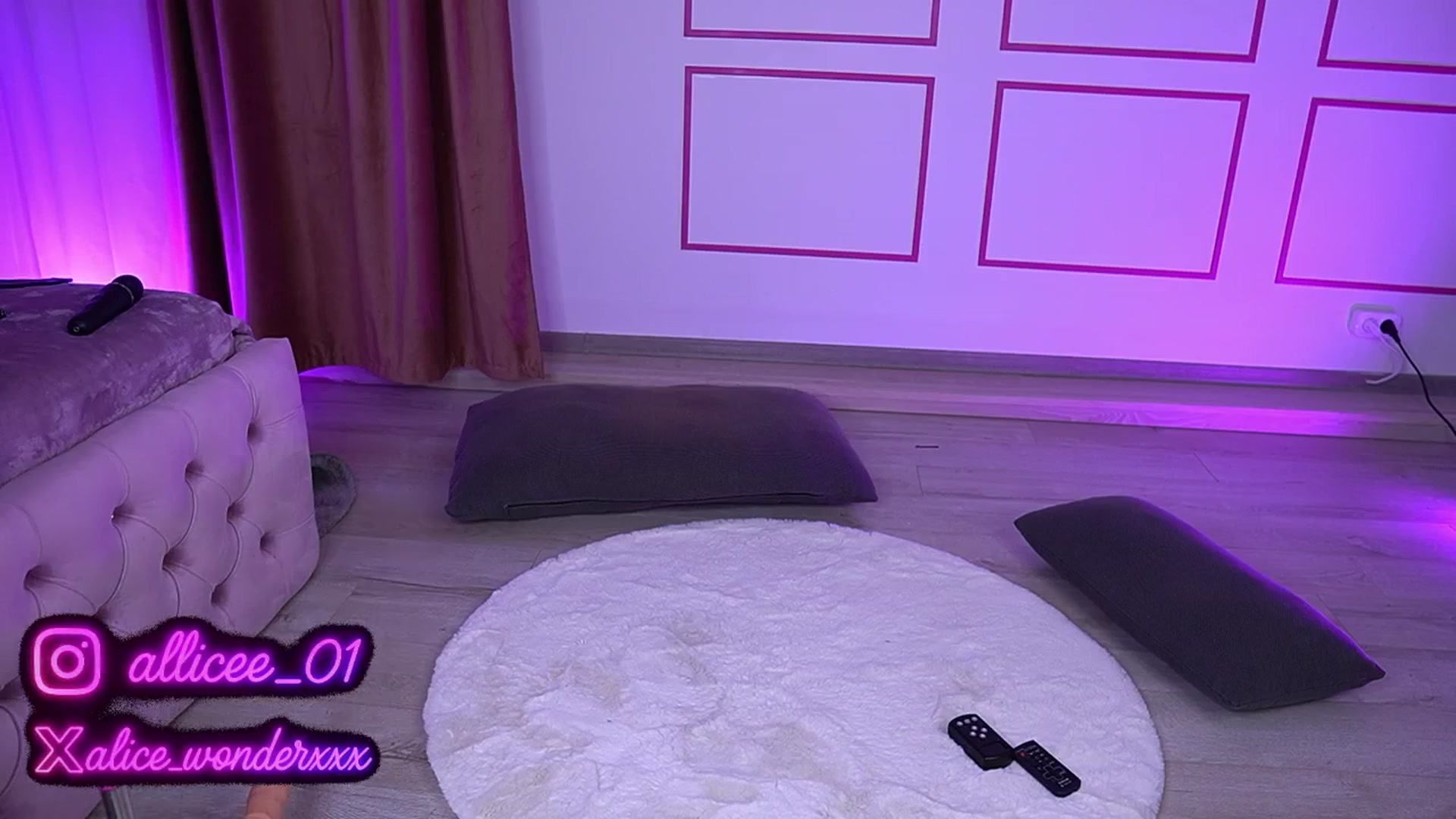 Gallery image thumbnail from VanesaSimon's myfreecams stream on, 05/27/2025, 11:49 image 17 of 20
