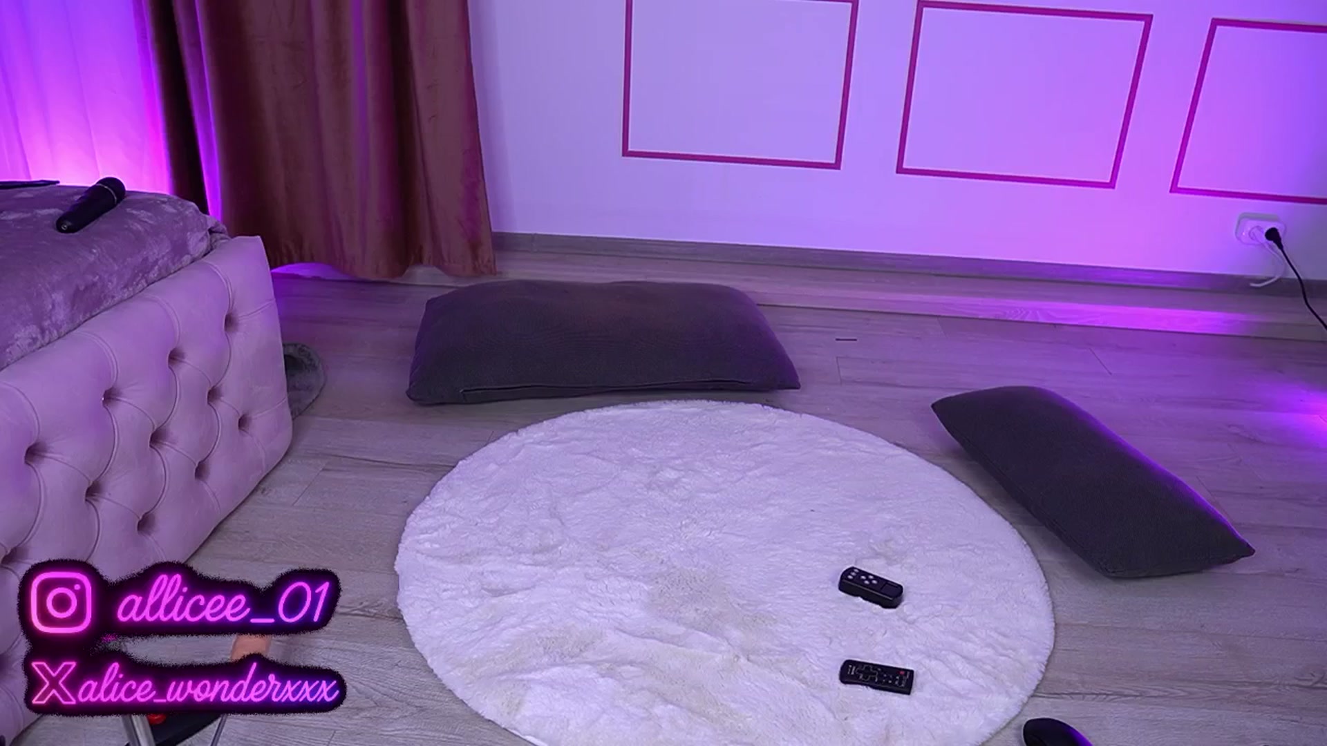 Gallery image thumbnail from VanesaSimon's myfreecams stream on, 05/27/2025, 11:49 image 15 of 20
