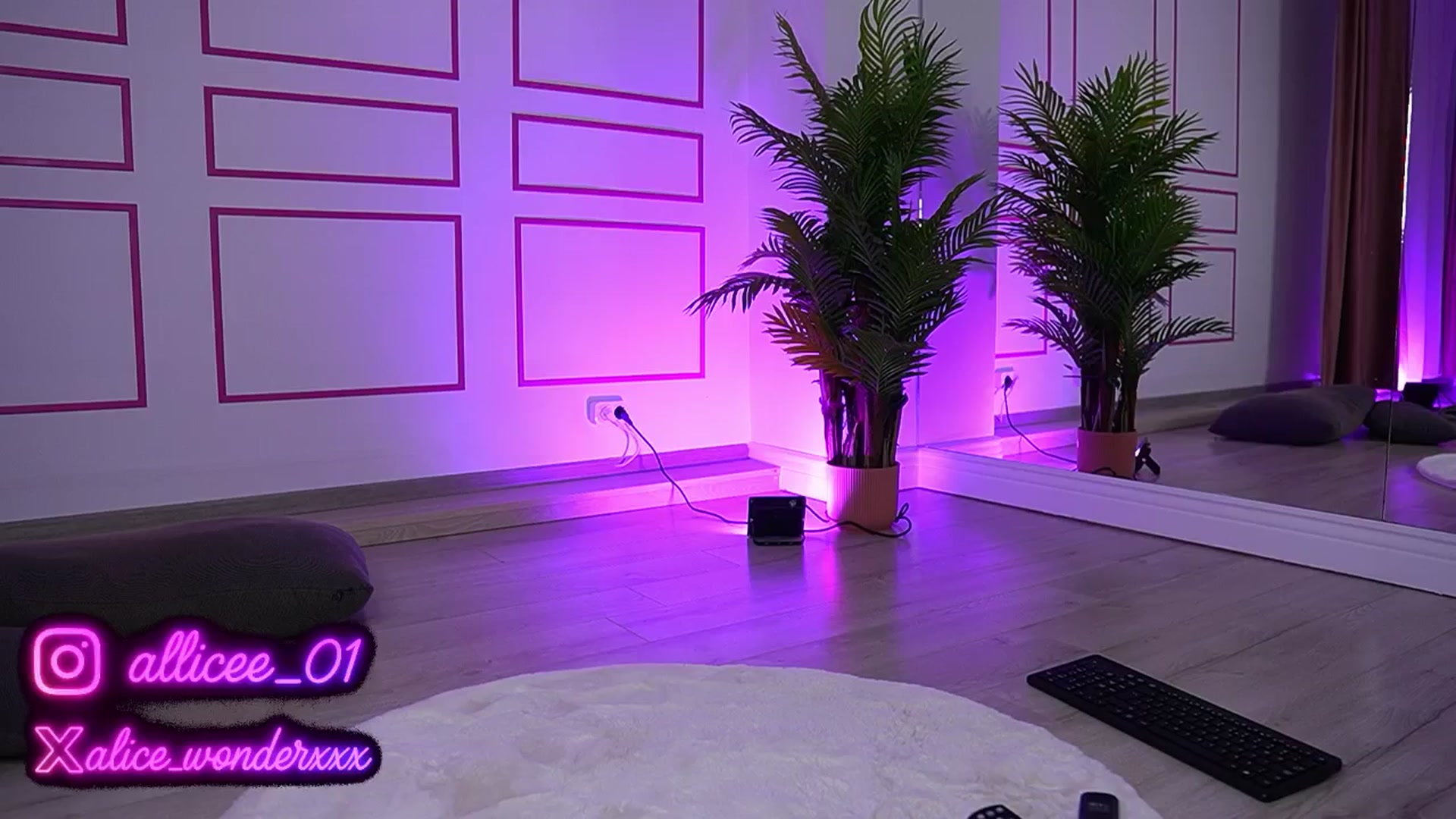 Gallery image thumbnail from VanesaSimon's myfreecams stream on, 06/02/2025, 07:52 image 7 of 20