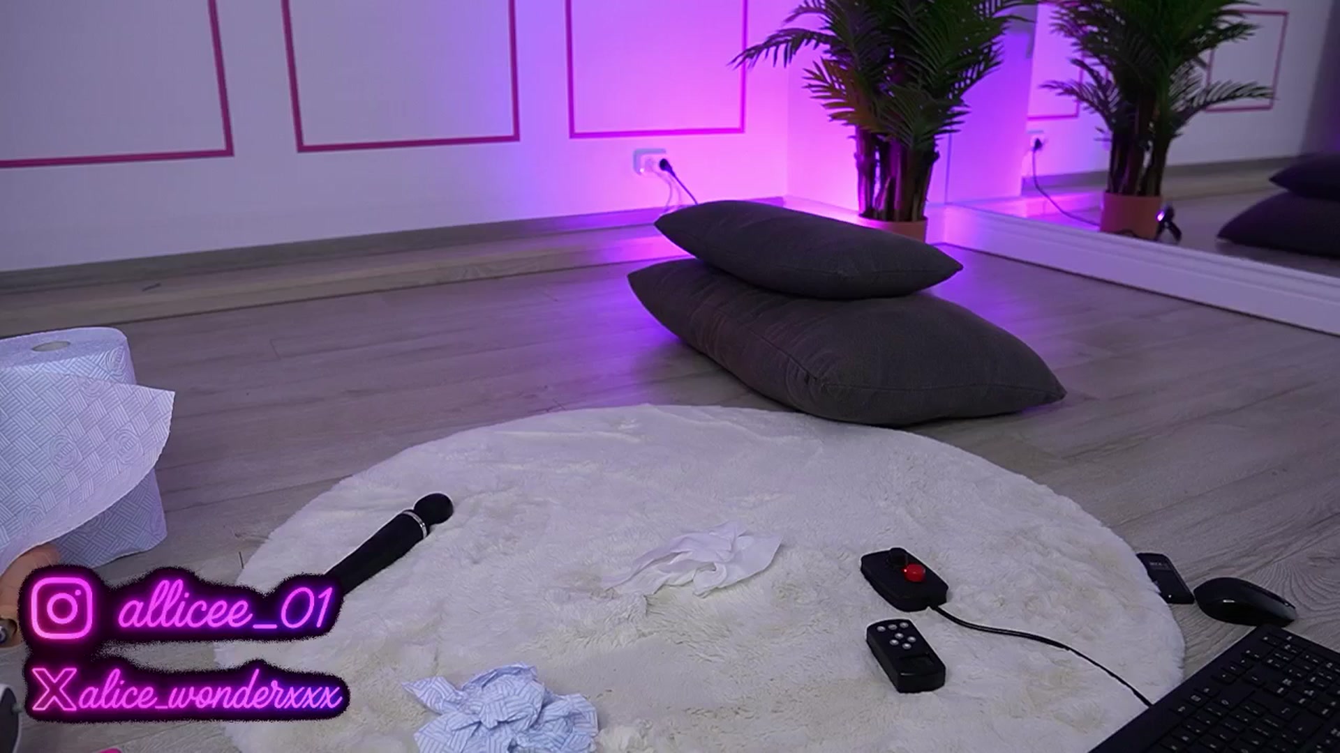 Gallery image thumbnail from VanesaSimon's myfreecams stream on, 06/02/2025, 09:23 image 8 of 20