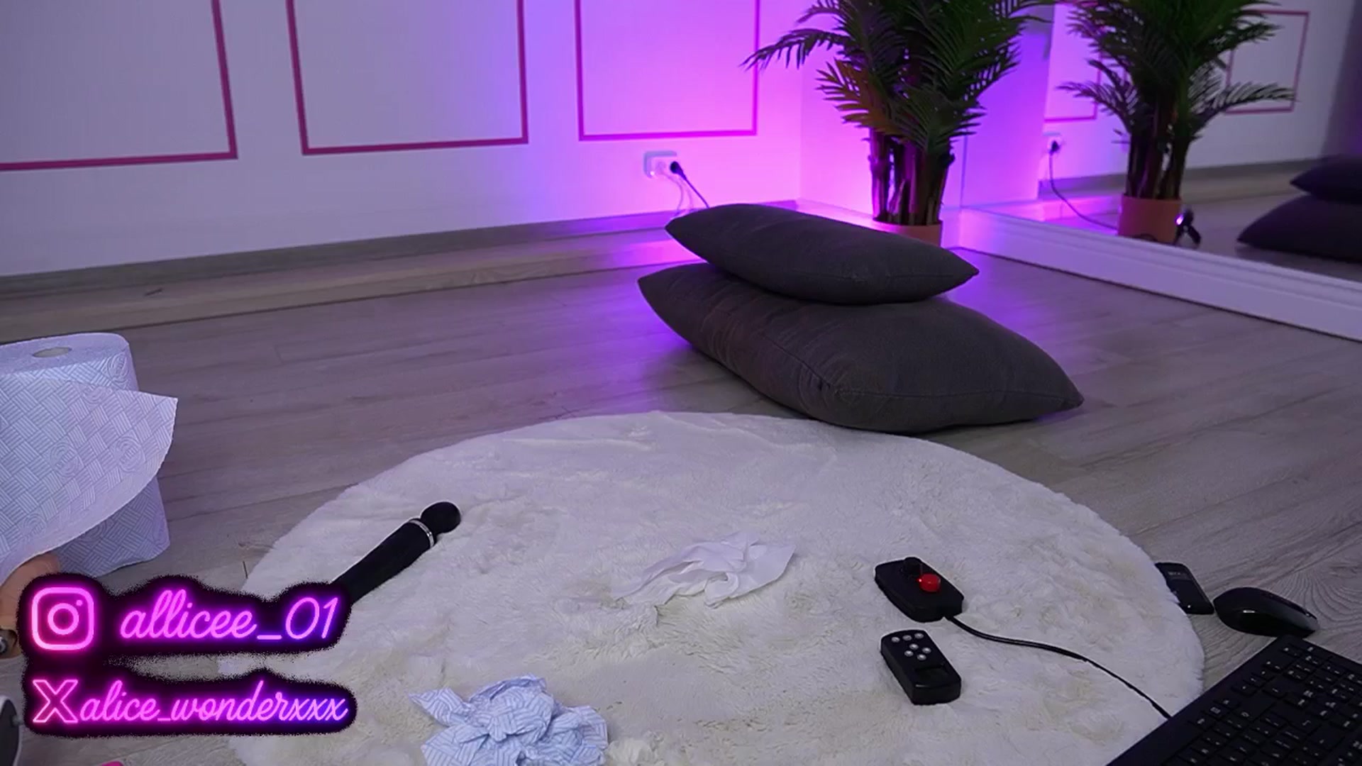 Gallery image thumbnail from VanesaSimon's myfreecams stream on, 06/02/2025, 09:23 image 7 of 20