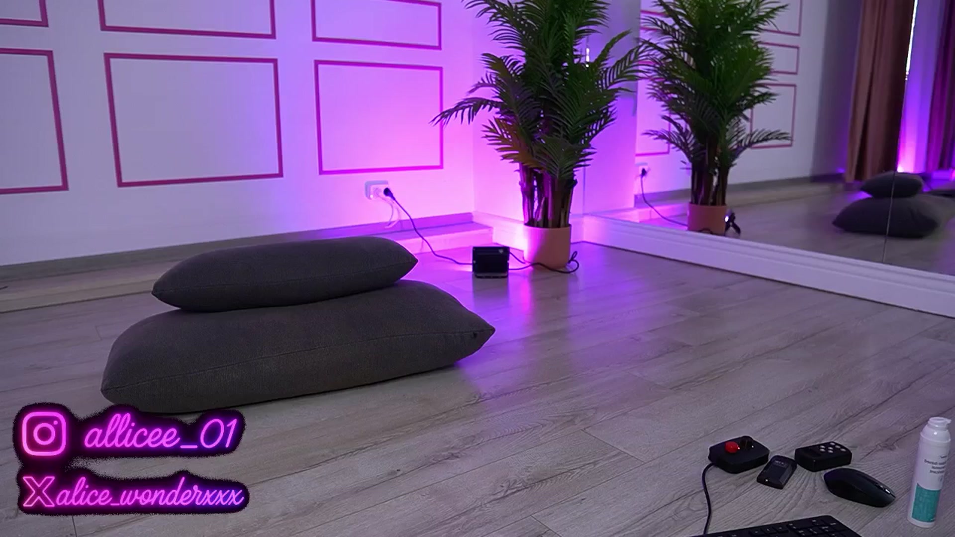 Gallery image thumbnail from VanesaSimon's myfreecams stream on, 06/02/2025, 09:23 image 11 of 20