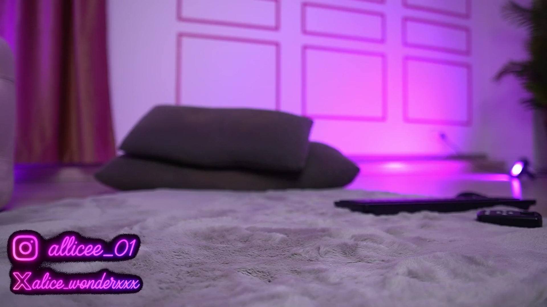 Gallery image thumbnail from VanesaSimon's myfreecams stream on, 06/03/2025, 12:10 image 10 of 20