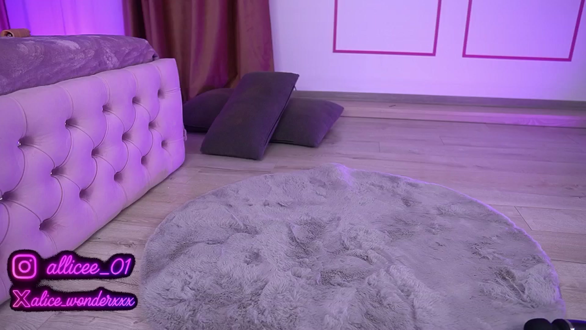 Gallery image thumbnail from VanesaSimon's myfreecams stream on, 06/05/2025, 09:15 image 12 of 20