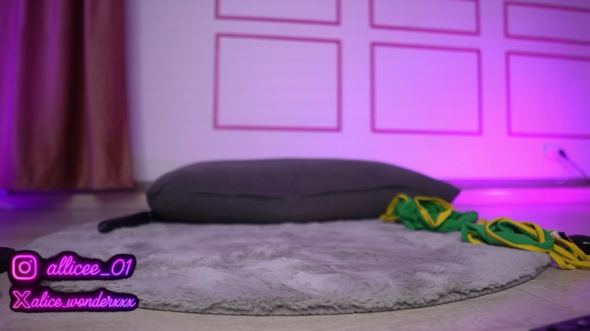 Gallery image thumbnail from VanesaSimon's myfreecams stream on, 06/11/2025, 10:38 image 18 of 20