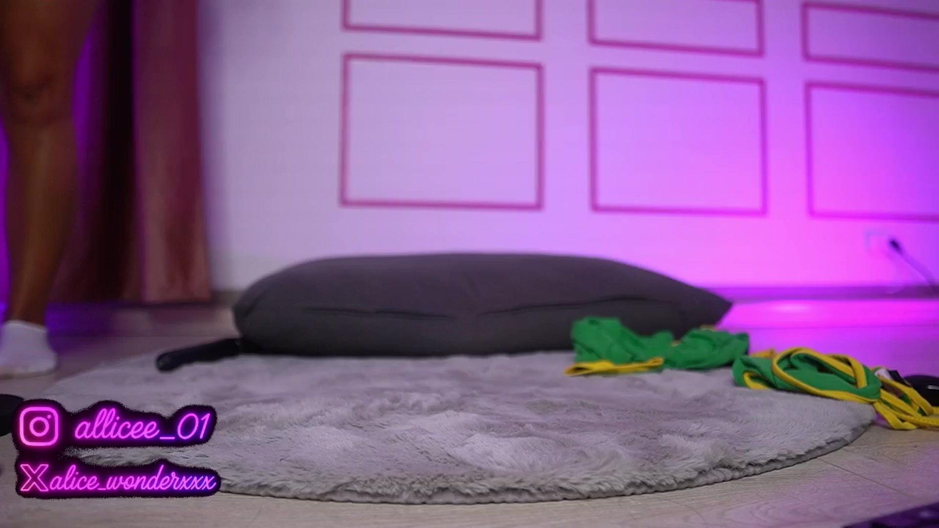 Gallery image thumbnail from VanesaSimon's myfreecams stream on, 06/11/2025, 10:38 image 17 of 20