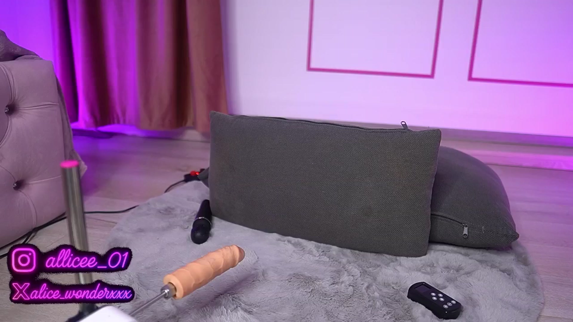 Gallery image thumbnail from VanesaSimon's myfreecams stream on, 06/12/2025, 13:47 image 11 of 20