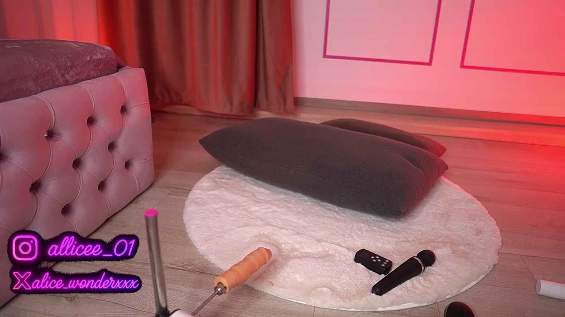 Gallery image thumbnail from VanesaSimon's myfreecams stream on, 06/20/2025, 09:45 image 6 of 20