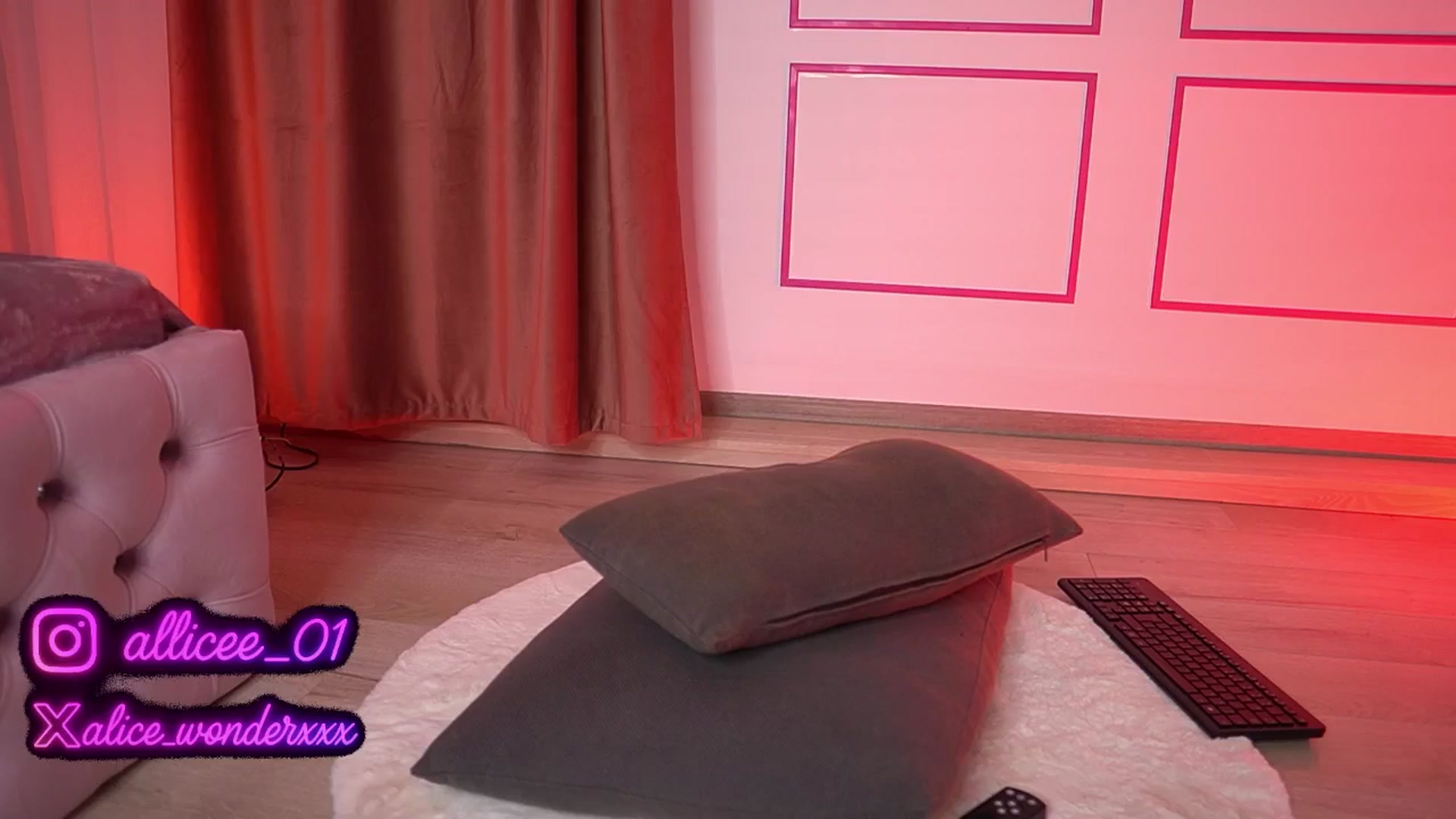 Gallery image thumbnail from VanesaSimon's myfreecams stream on, 06/20/2025, 09:45 image 14 of 20