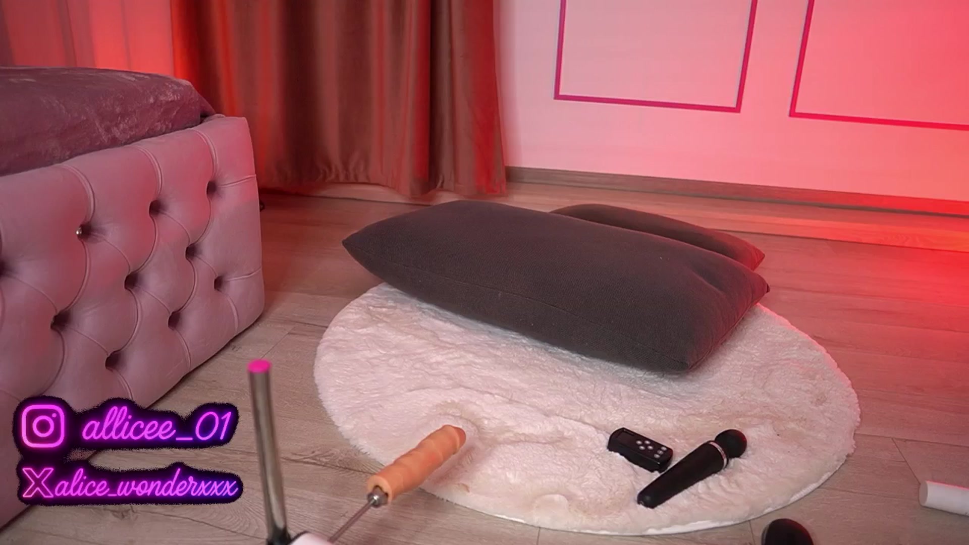 Gallery image thumbnail from VanesaSimon's myfreecams stream on, 06/20/2025, 09:45 image 8 of 20
