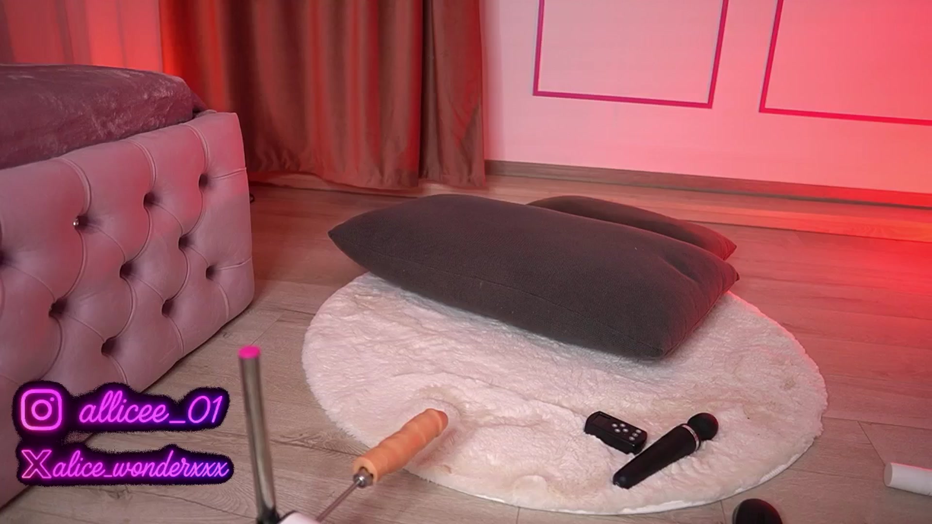 Gallery image thumbnail from VanesaSimon's myfreecams stream on, 06/20/2025, 09:45 image 7 of 20