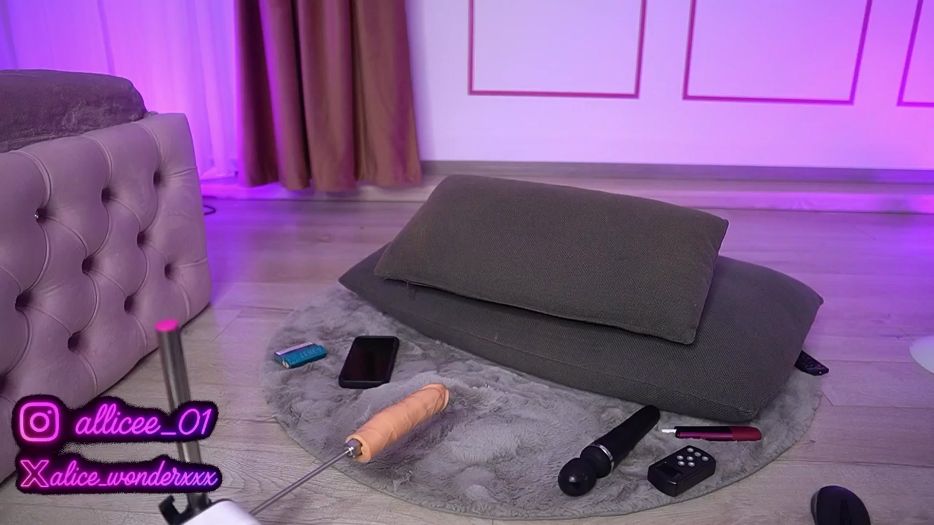 Gallery image thumbnail from VanesaSimon's myfreecams stream on, 06/25/2025, 11:04 image 4 of 20