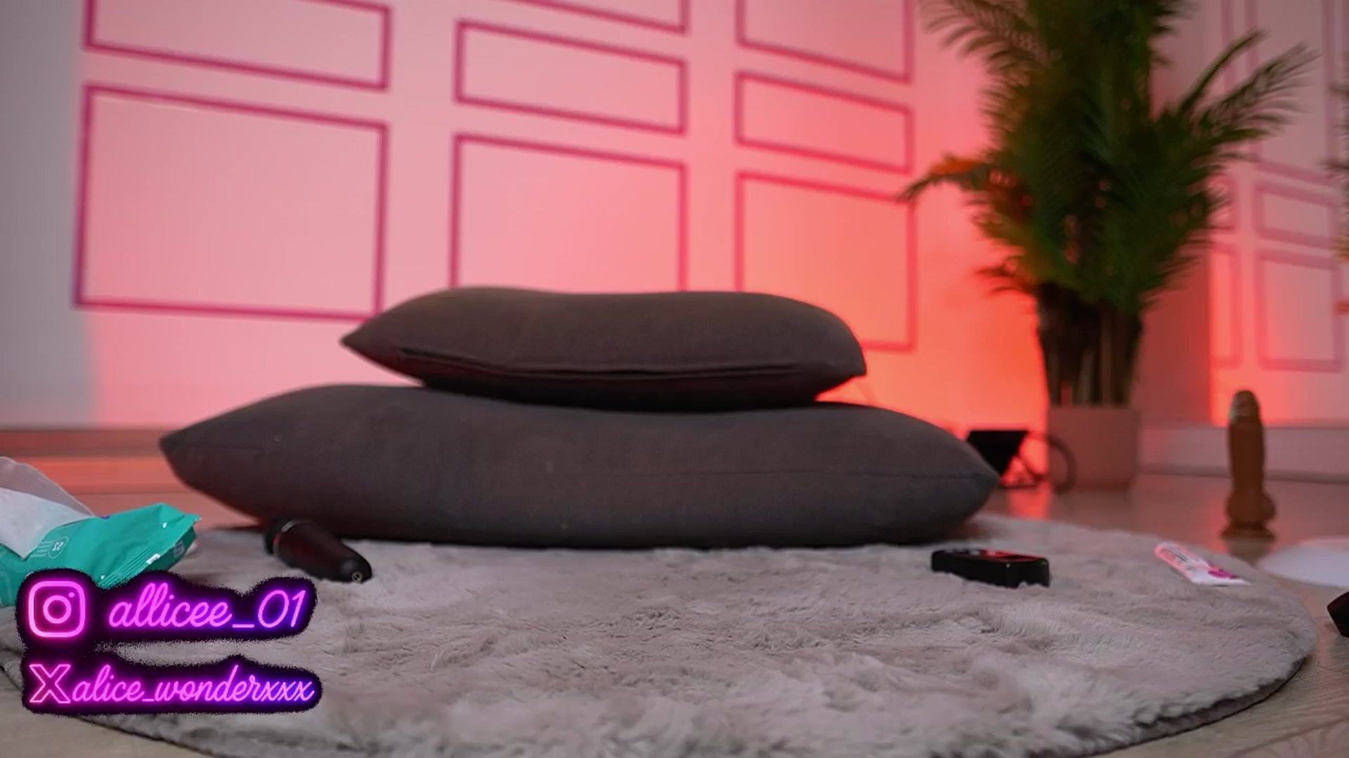 Gallery image thumbnail from VanesaSimon's myfreecams stream on, 07/04/2025, 10:39 image 12 of 20