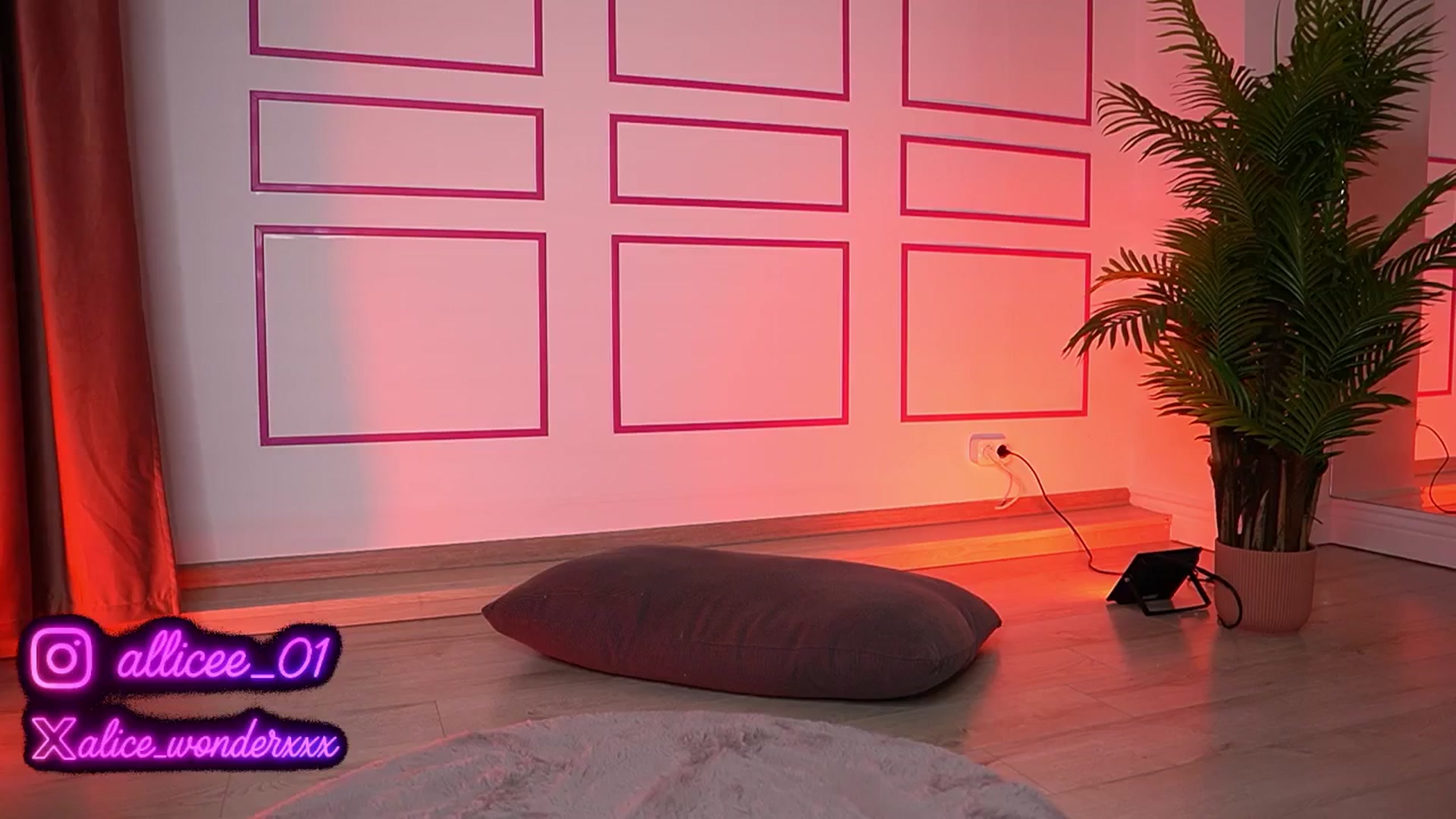 Gallery image thumbnail from VanesaSimon's myfreecams stream on, 07/04/2025, 10:39 image 5 of 20