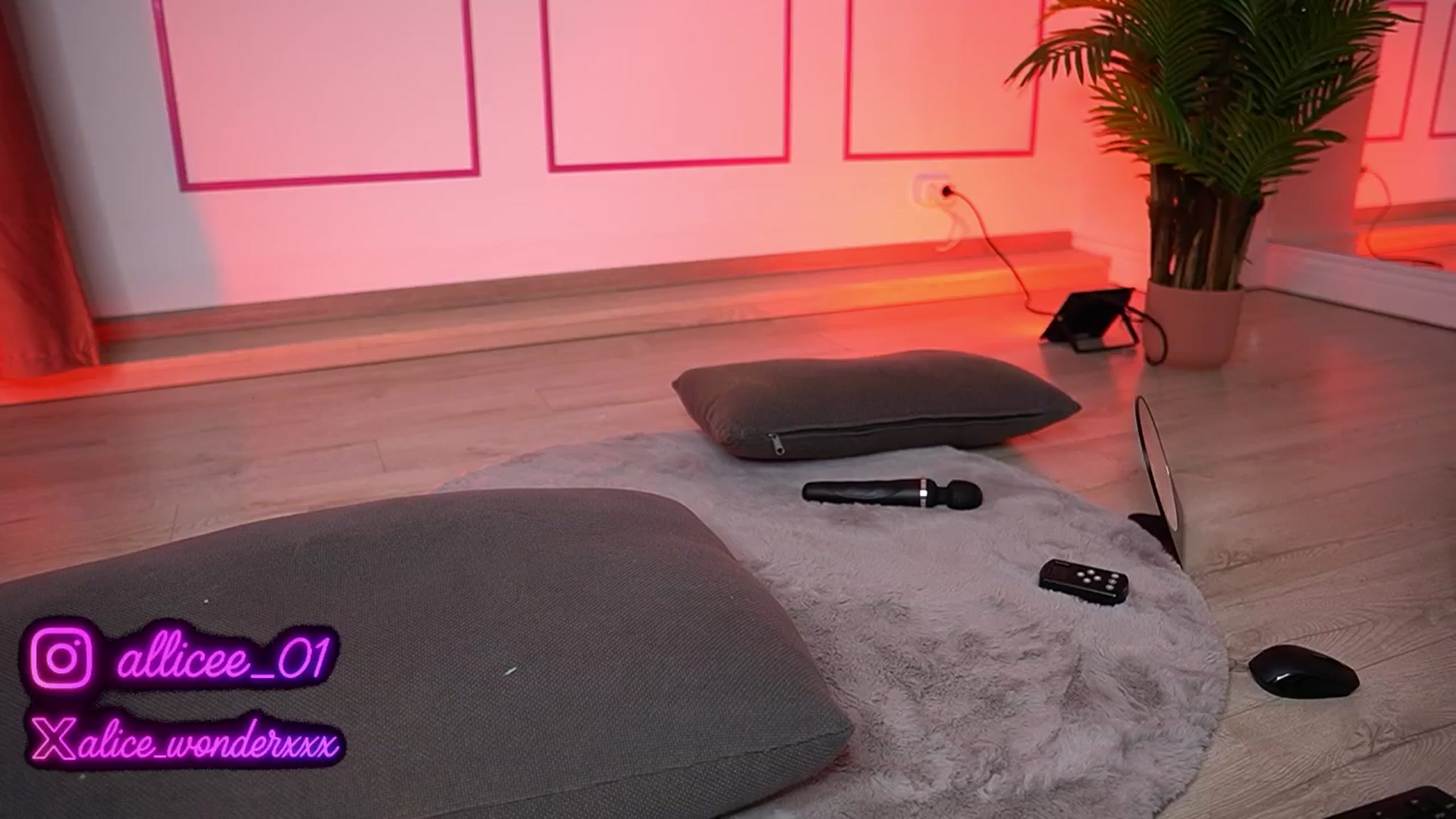 Gallery image thumbnail from VanesaSimon's myfreecams stream on, 07/04/2025, 13:35 image 5 of 20
