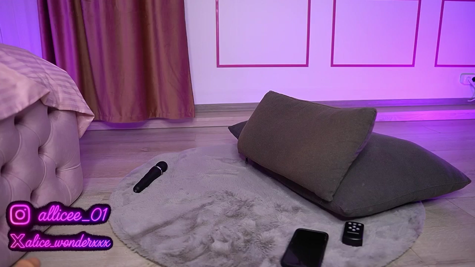 Gallery image thumbnail from VanesaSimon's myfreecams stream on, 07/07/2025, 10:35 image 20 of 20