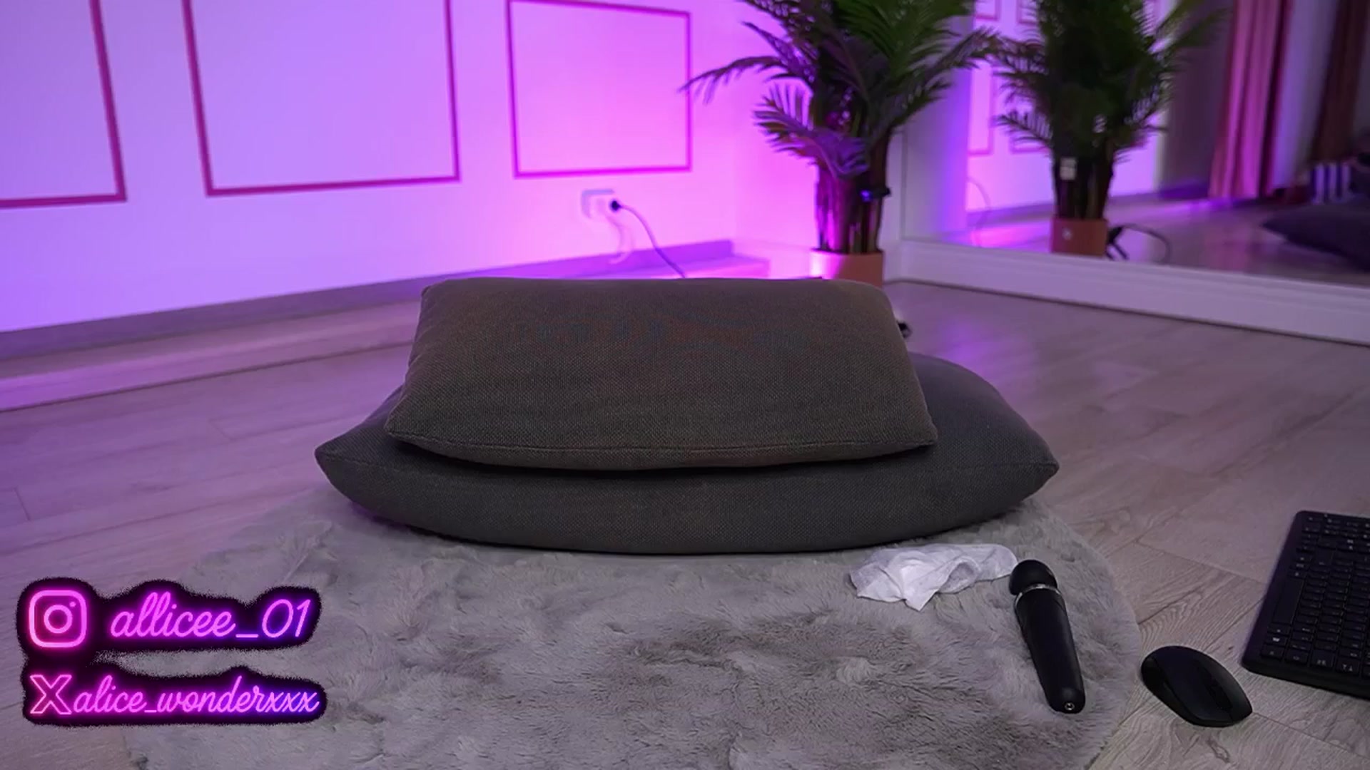 Gallery image thumbnail from VanesaSimon's myfreecams stream on, 07/16/2025, 09:56 image 17 of 20