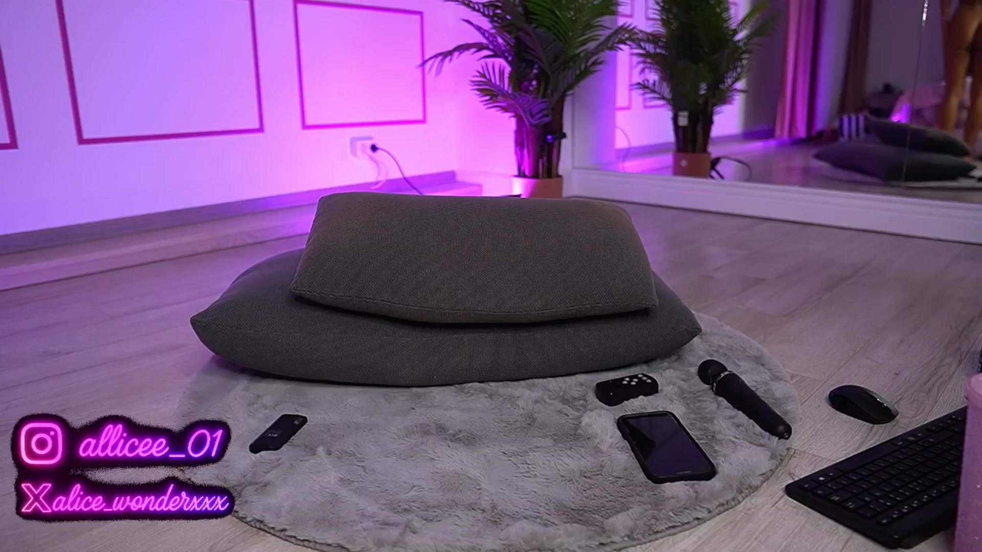 Gallery image thumbnail from VanesaSimon's myfreecams stream on, 07/16/2025, 12:50 image 5 of 20