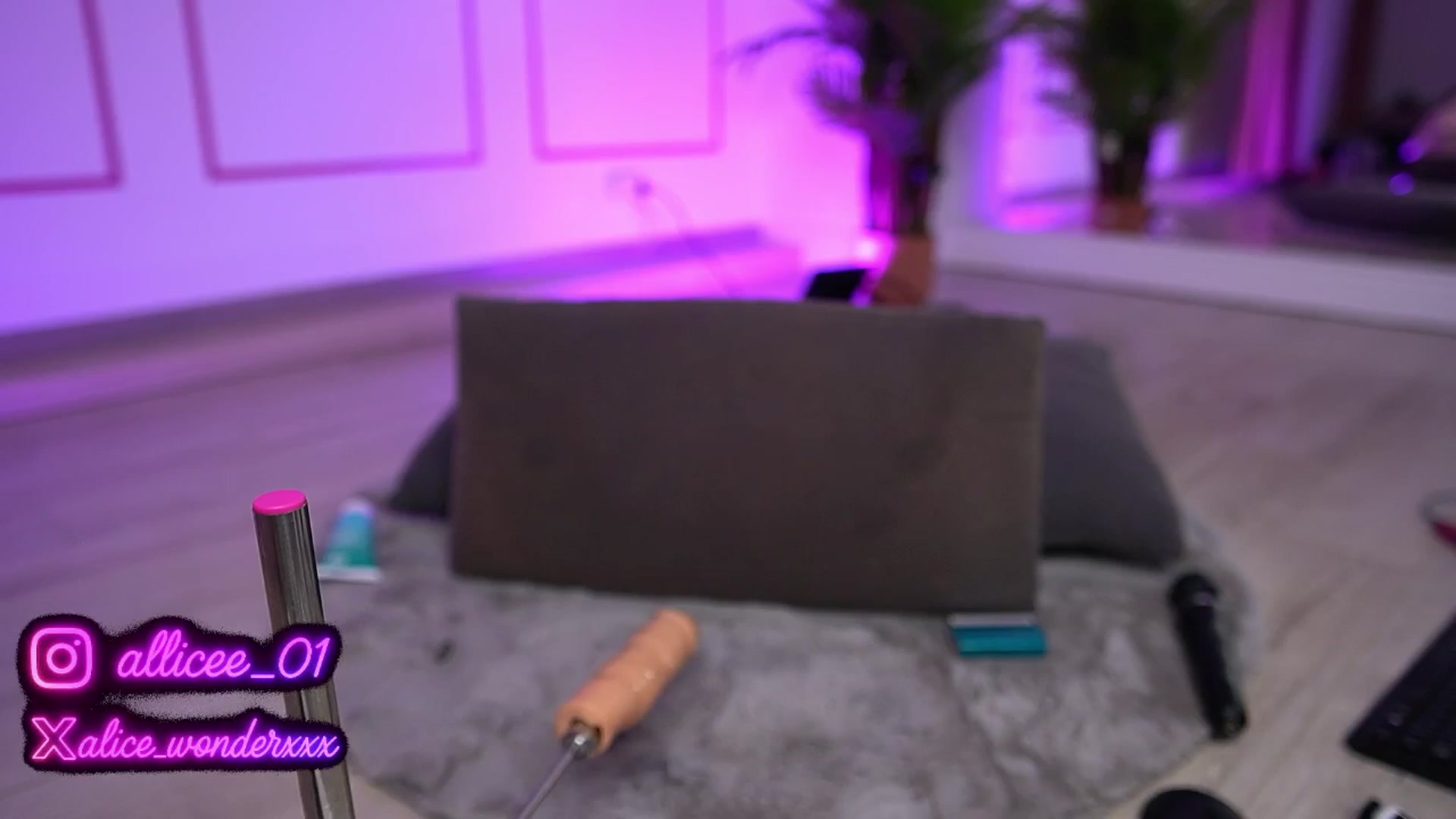 Gallery image thumbnail from VanesaSimon's myfreecams stream on, 07/18/2025, 08:52 image 19 of 20