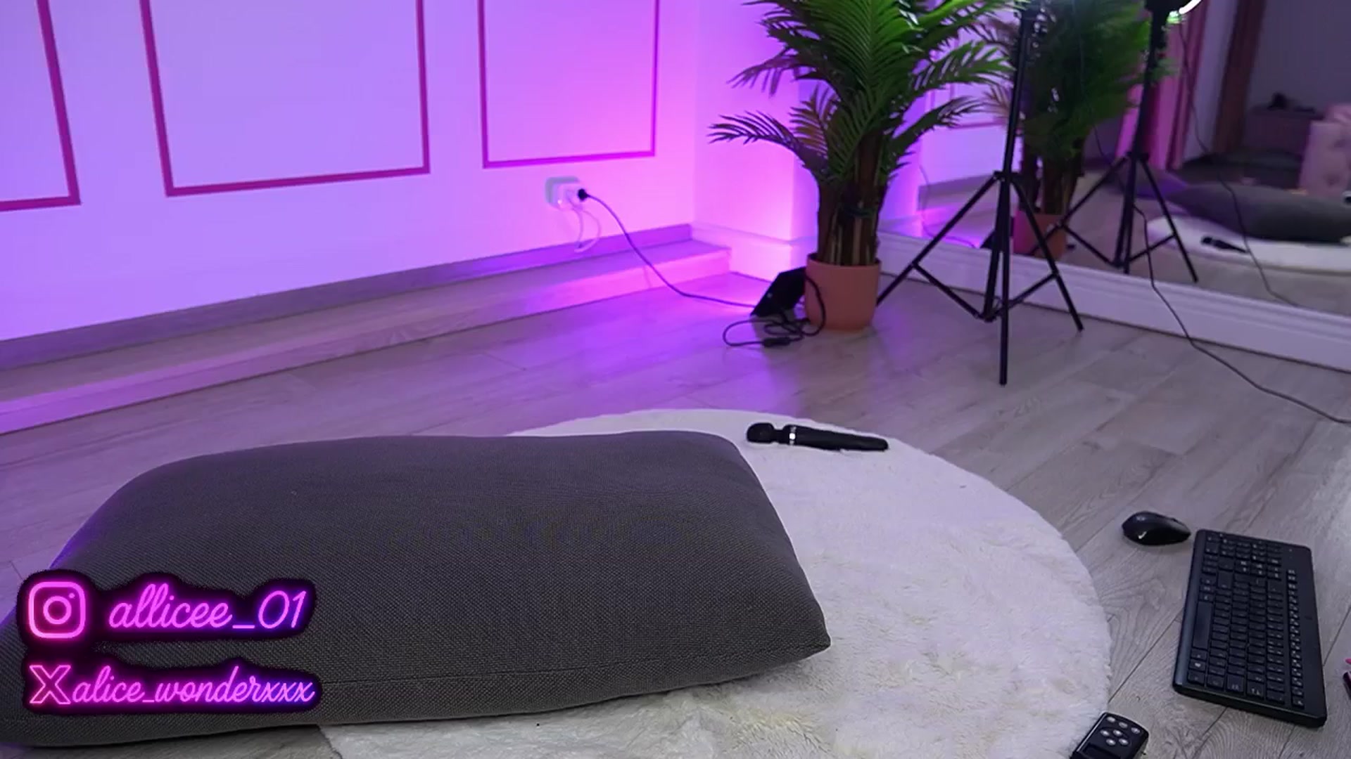 Gallery image thumbnail from VanesaSimon's myfreecams stream on, 07/19/2025, 14:59 image 11 of 20