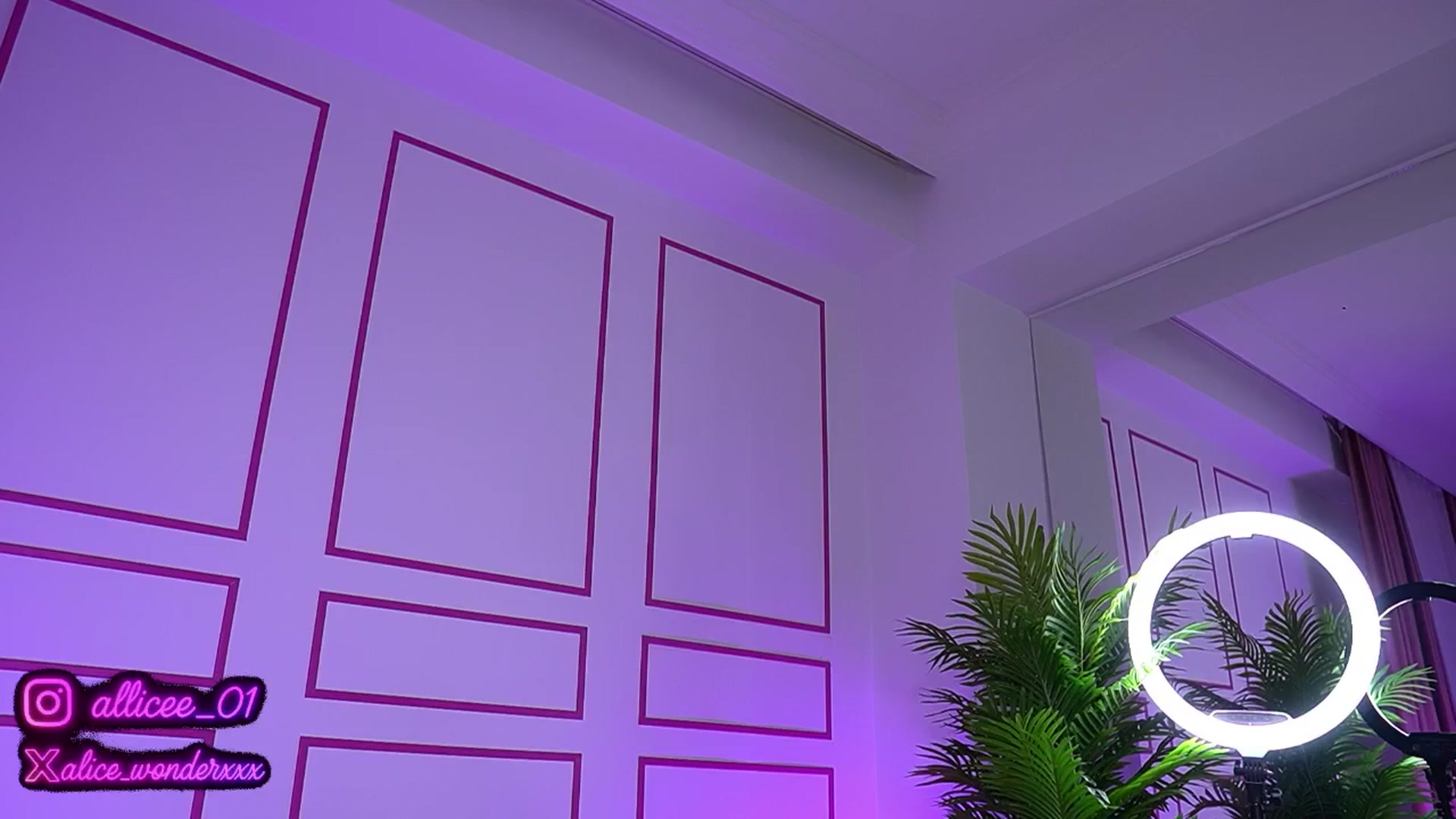 Gallery image thumbnail from VanesaSimon's myfreecams stream on, 07/21/2025, 12:28 image 18 of 20
