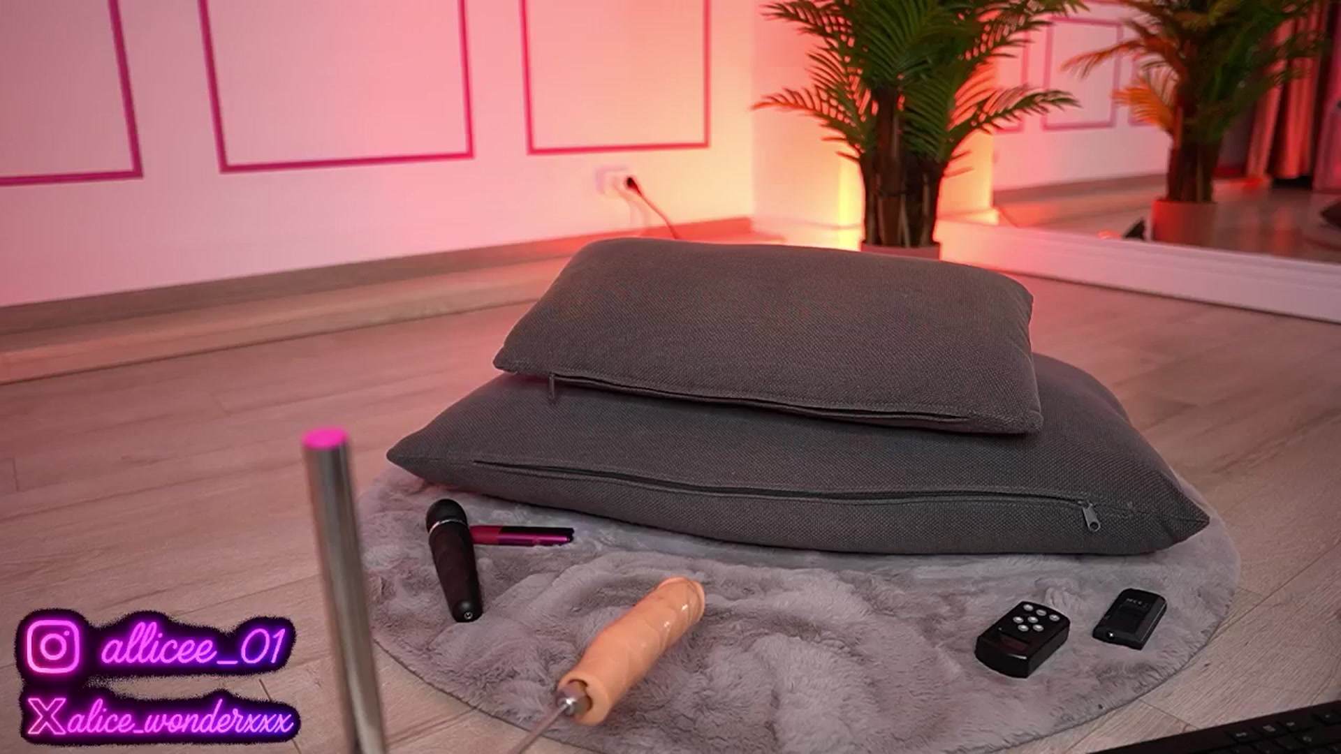 Gallery image thumbnail from VanesaSimon's myfreecams stream on, 08/01/2025, 09:30 image 16 of 20