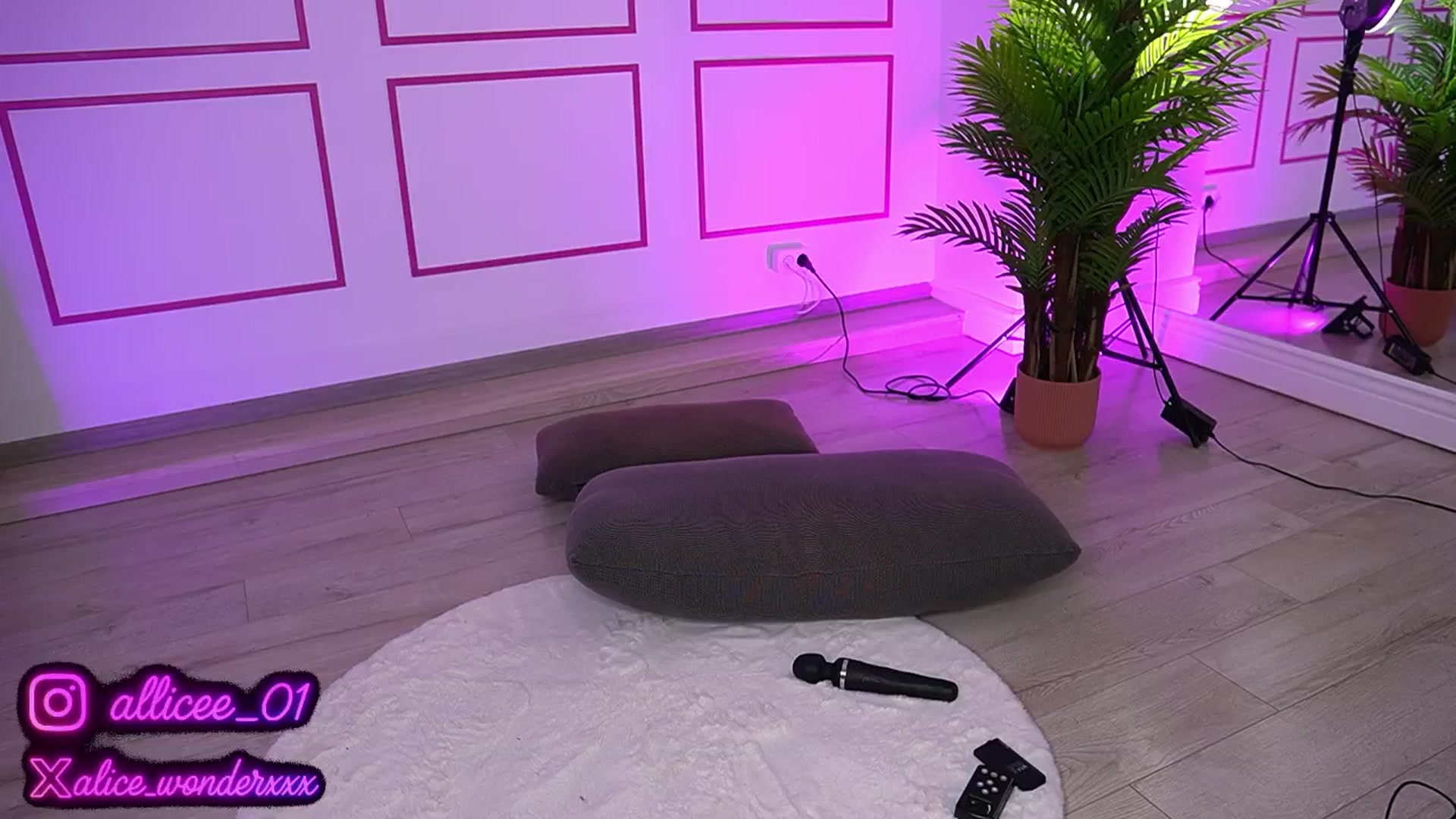 Gallery image thumbnail from VanesaSimon's myfreecams stream on, 08/11/2025, 12:10 image 3 of 20