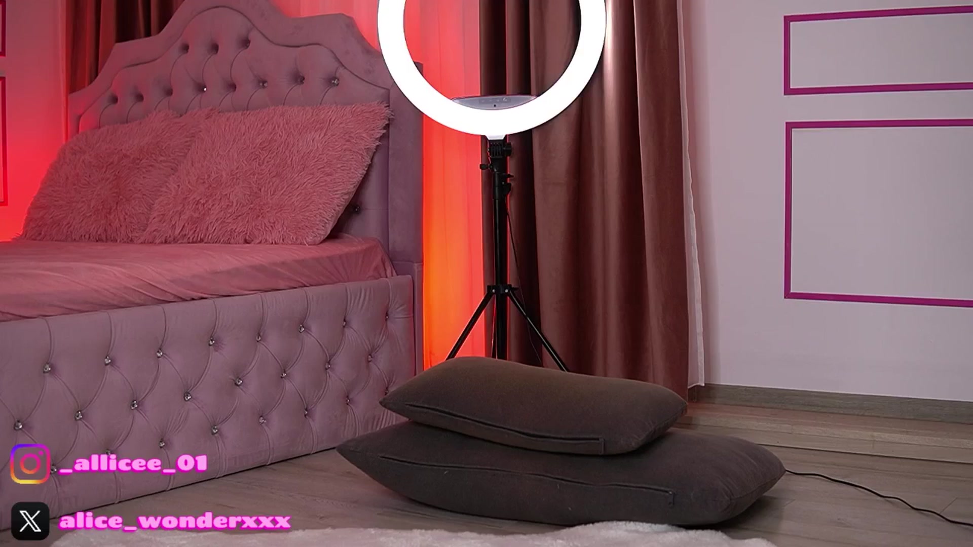 Gallery image thumbnail from VanesaSimon's myfreecams stream on, 11/13/2025, 14:30 image 10 of 20